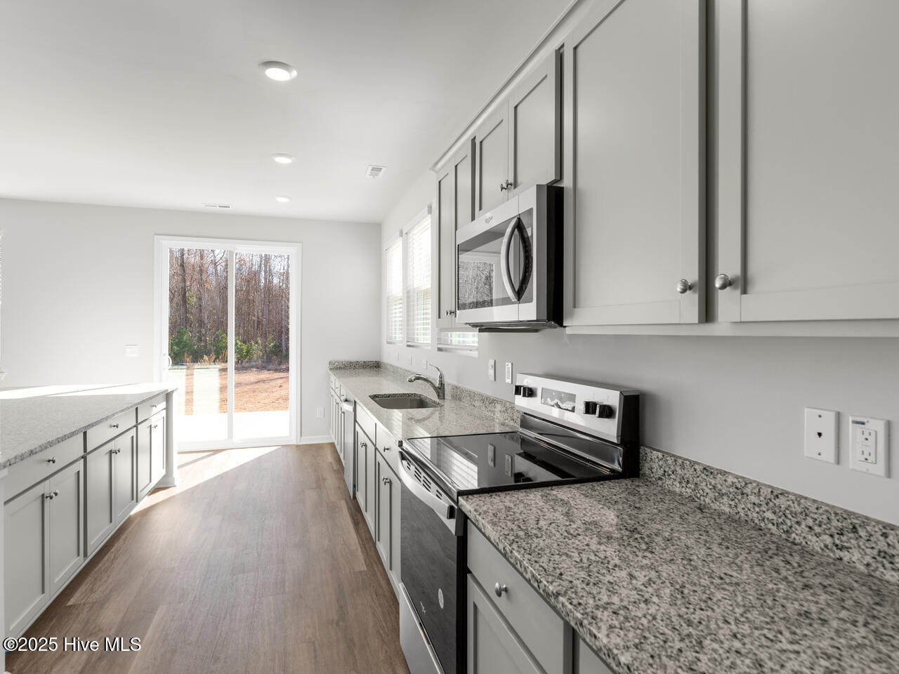 100554624 | Photo 55