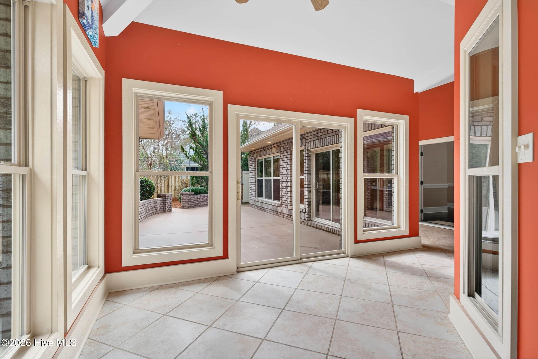 100560240 | Photo 35