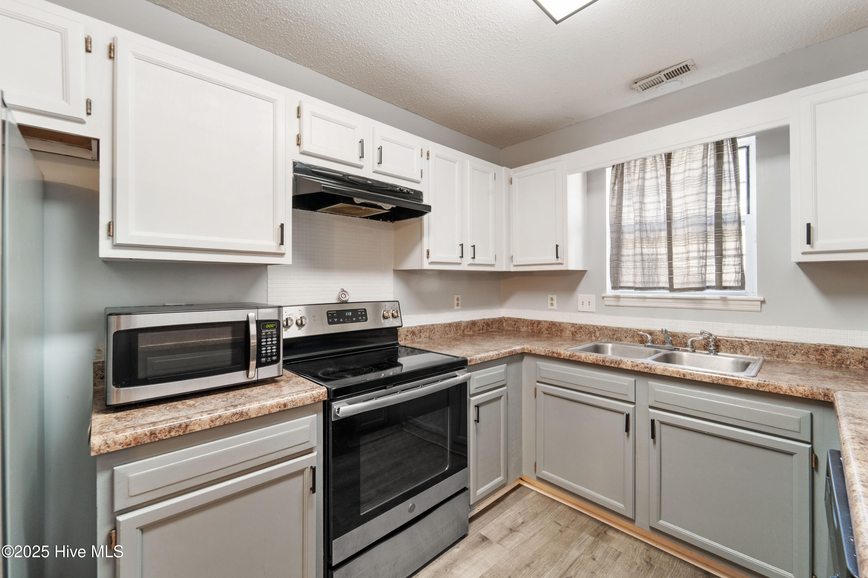 100546102 | Photo 18