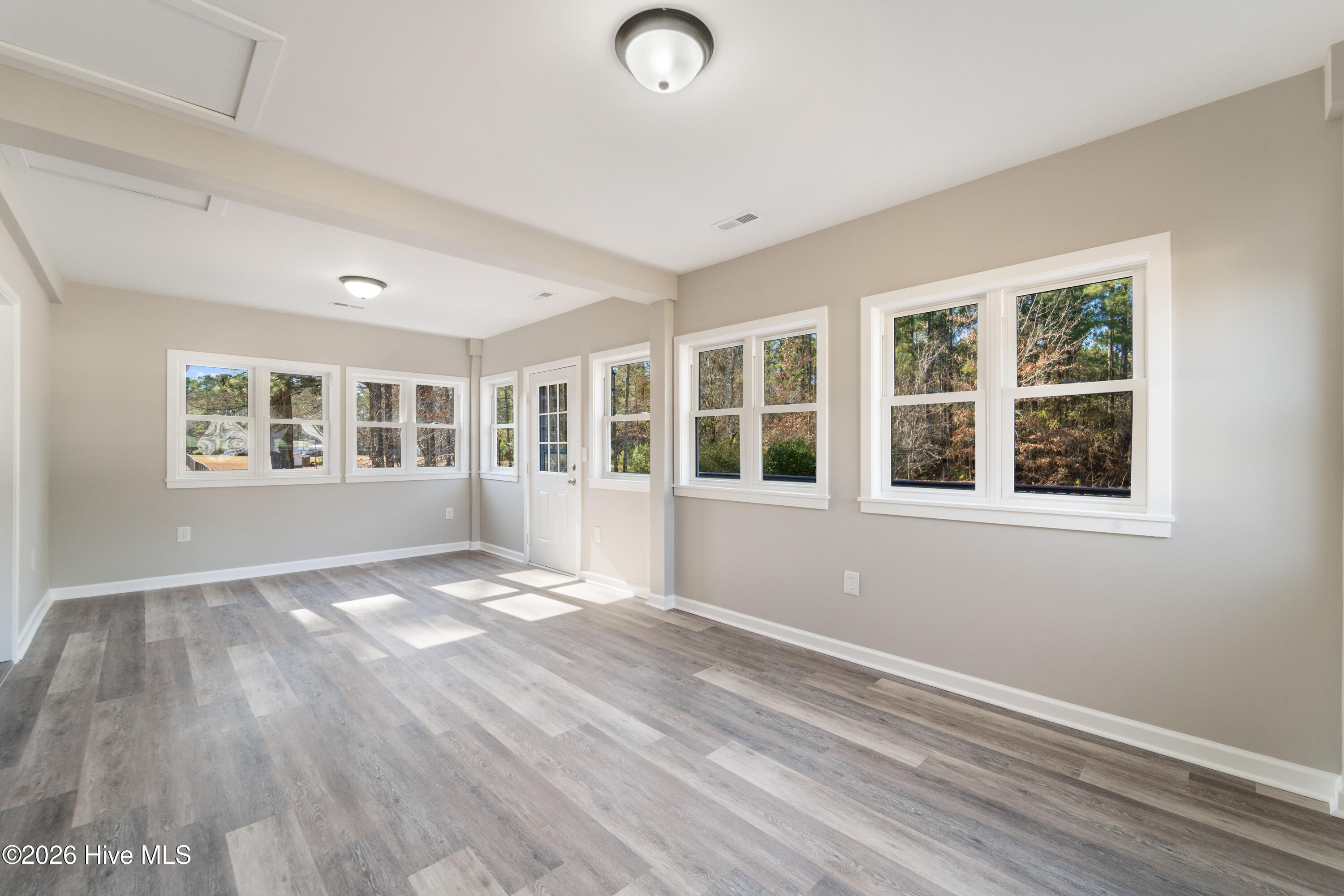 100549995 | Photo 17