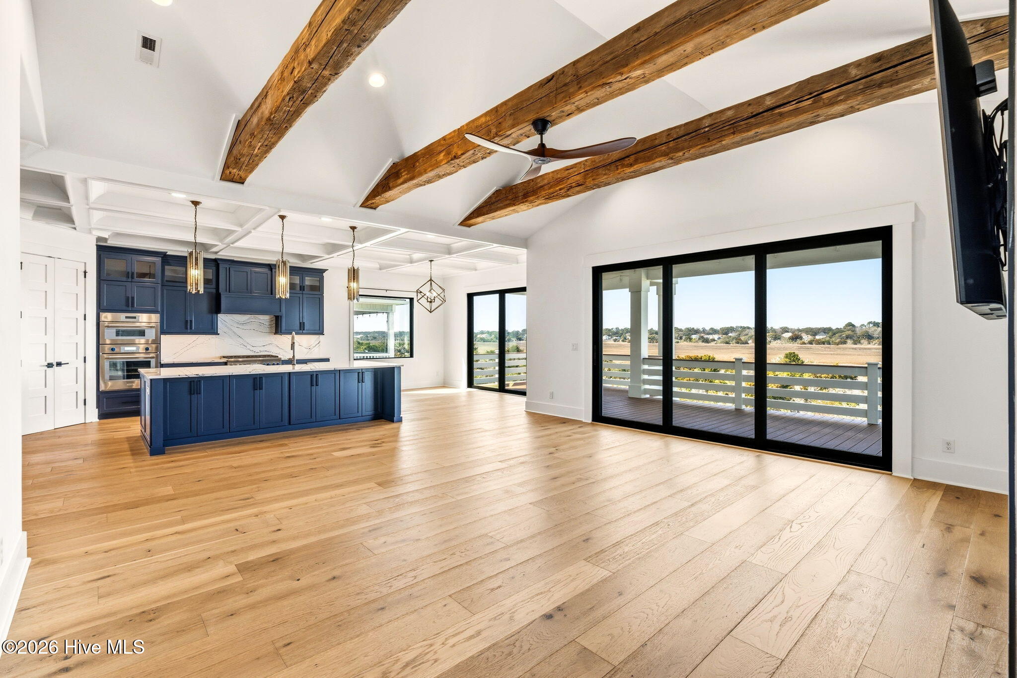 100557252 | Photo 12