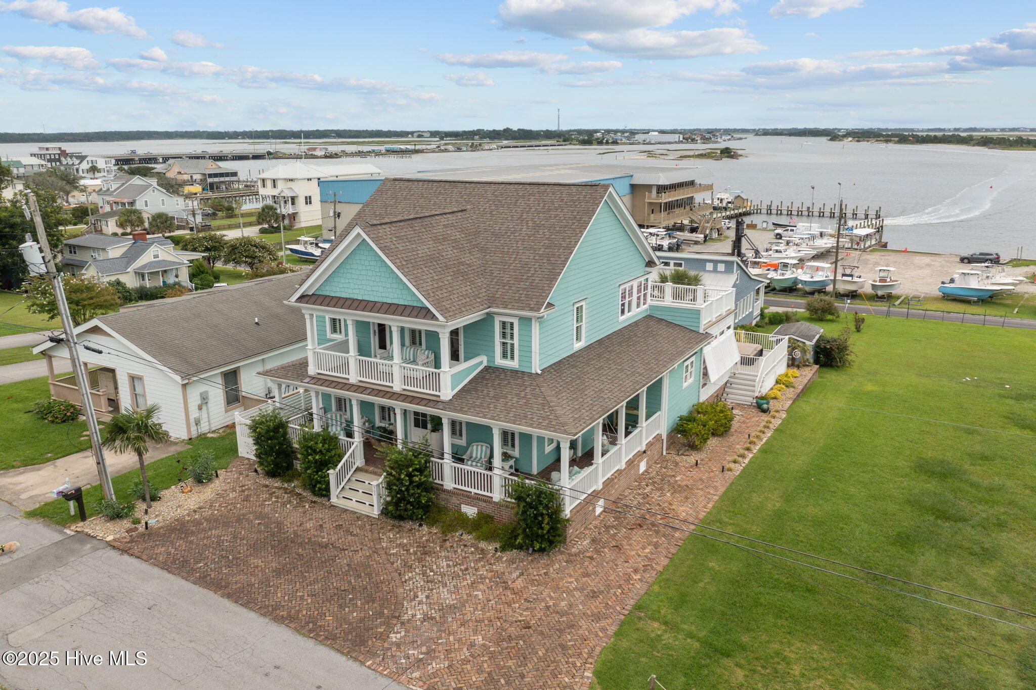 100552316 | Photo 10