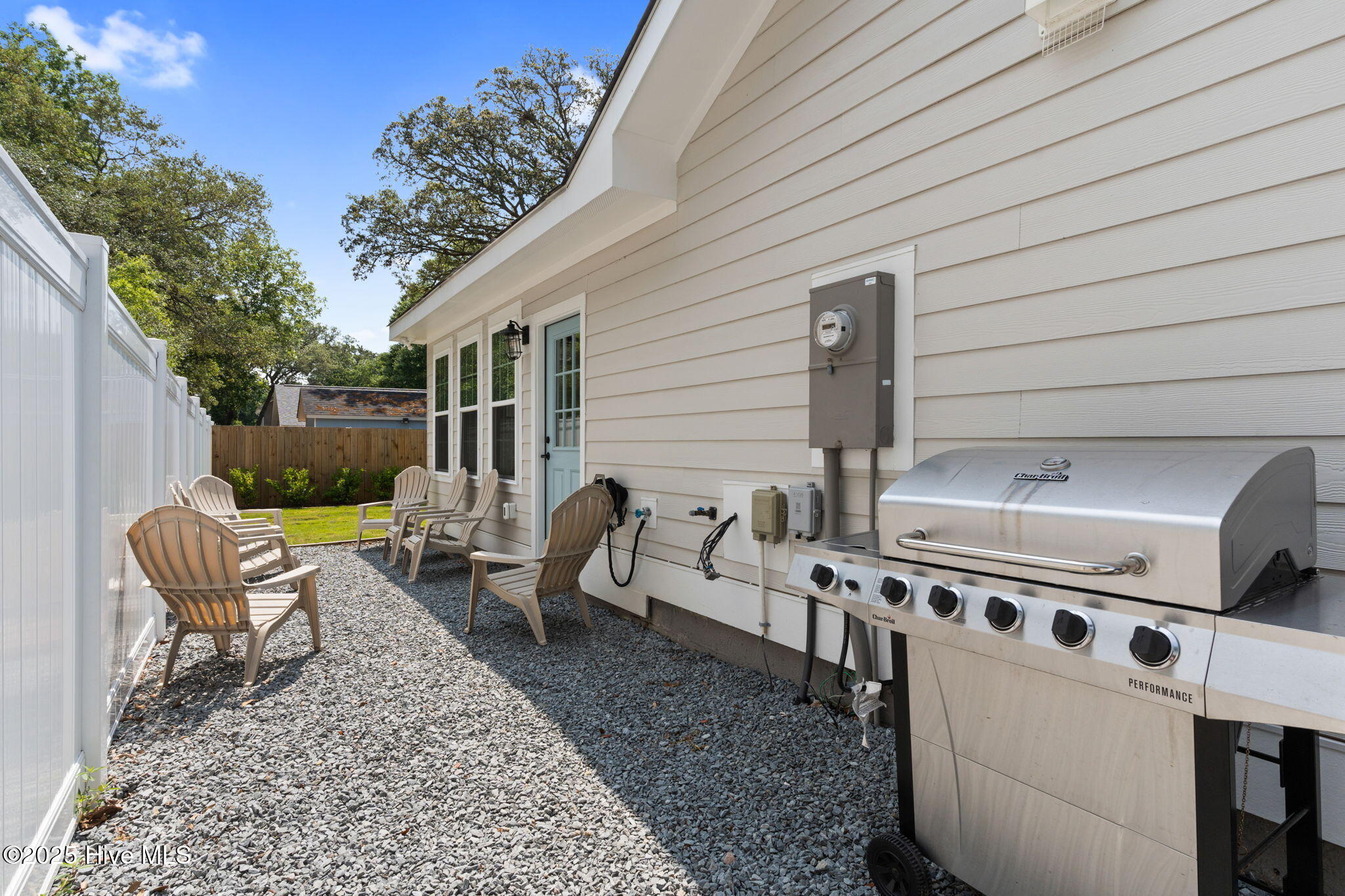 100492743 | Photo 44