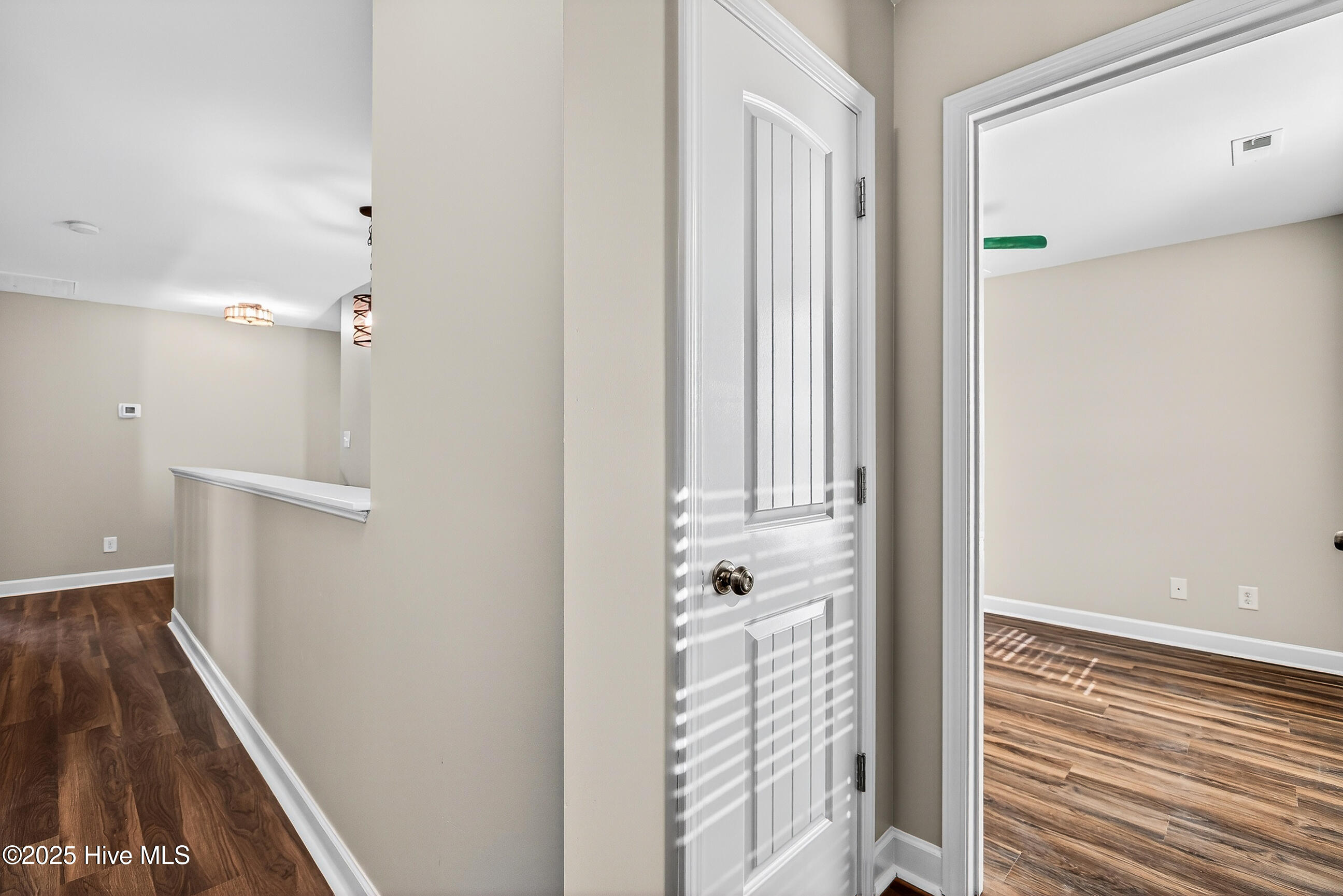 100547089 | Photo 37