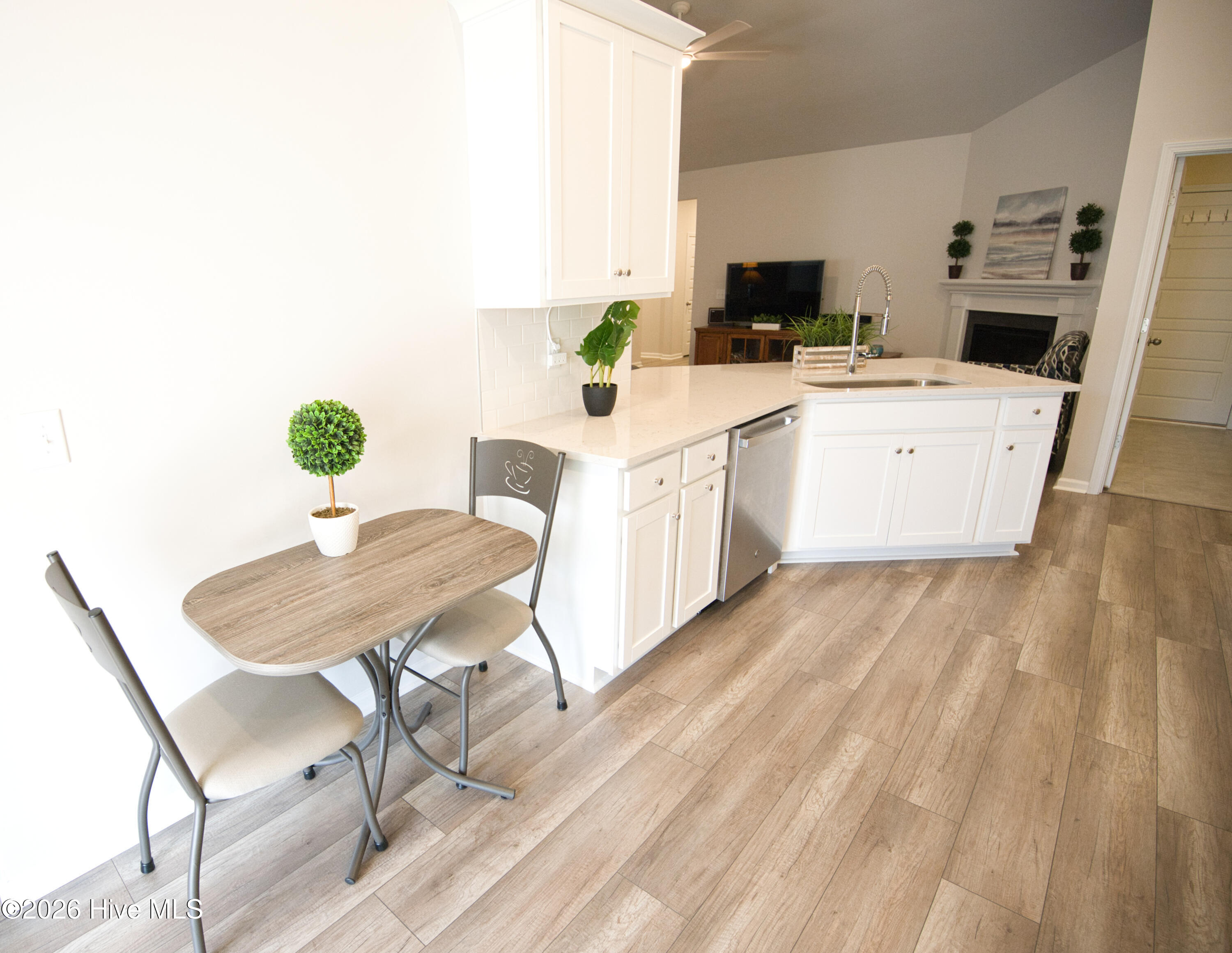 100559386 | Photo 21