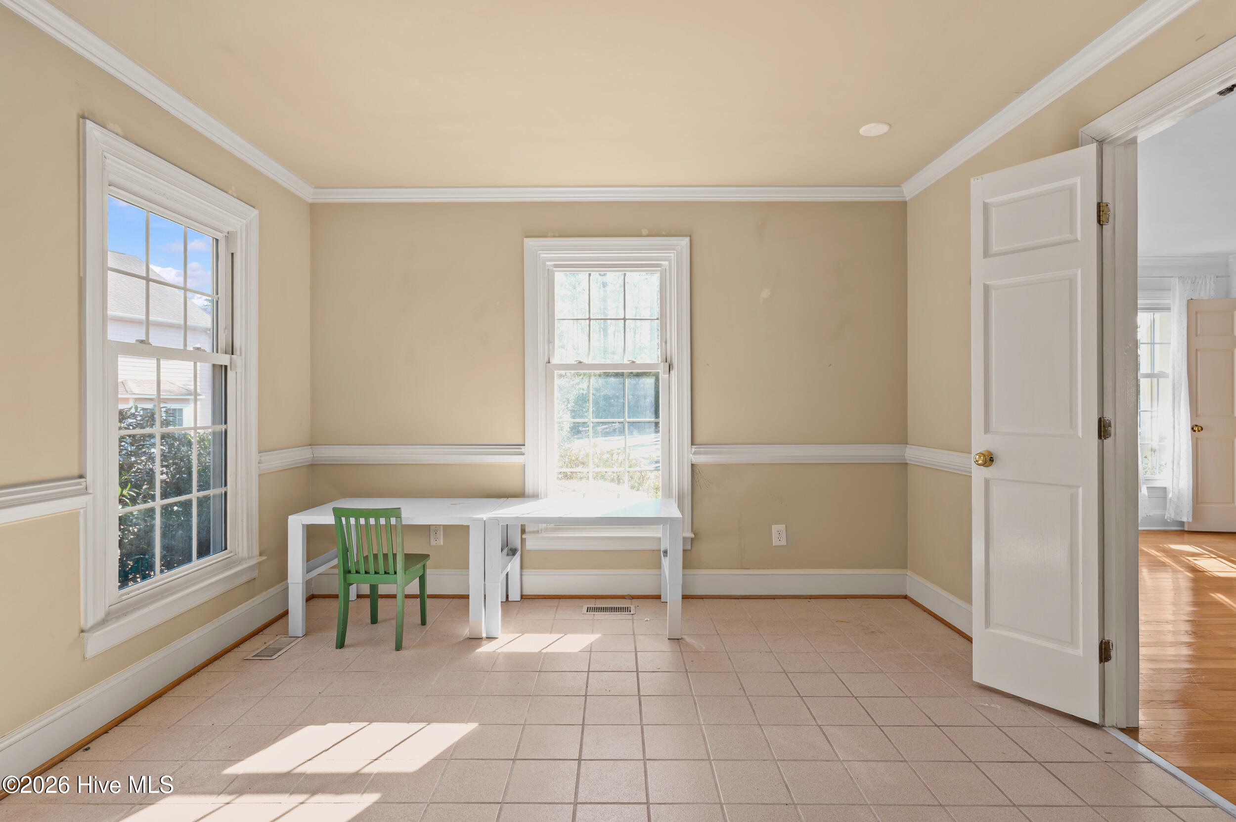 100554057 | Photo 12