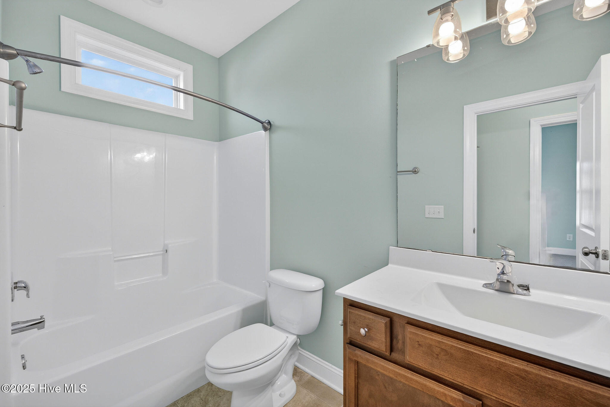 100545937 | Photo 25