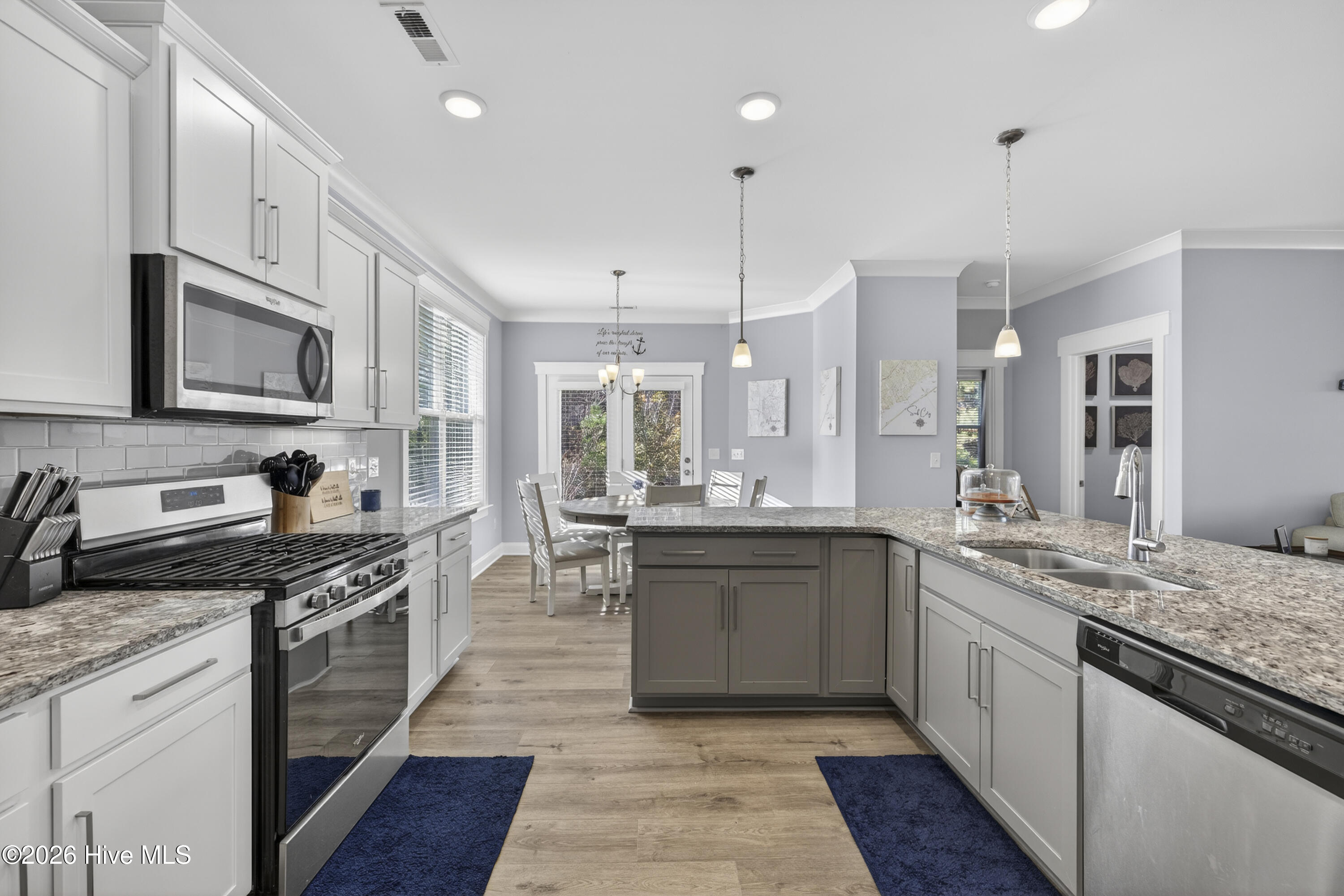 100548256 | Photo 16