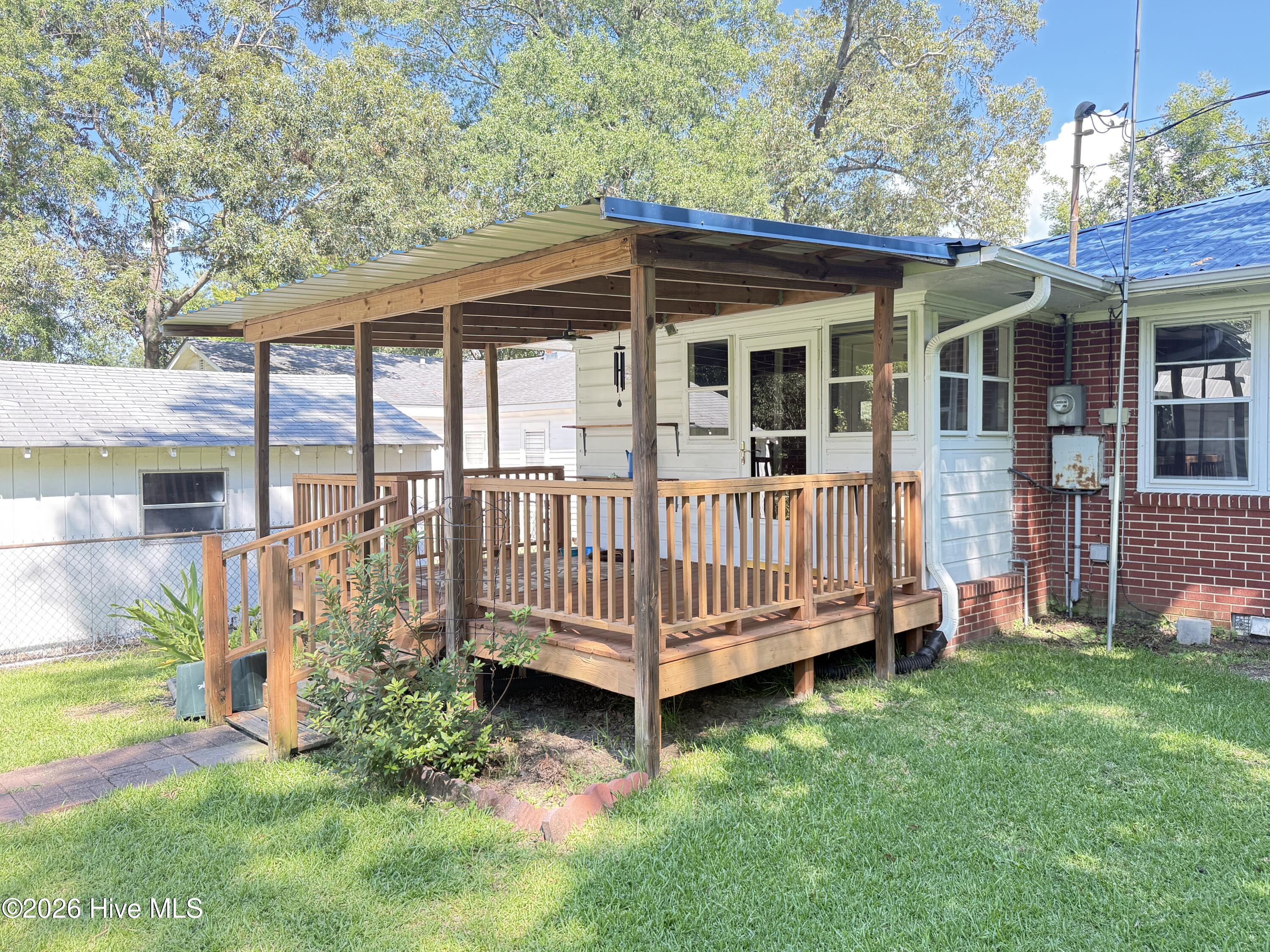 Exterior photo of 501 N Chestnut Street, Mount Olive, NC 28365. MLS: 100597498