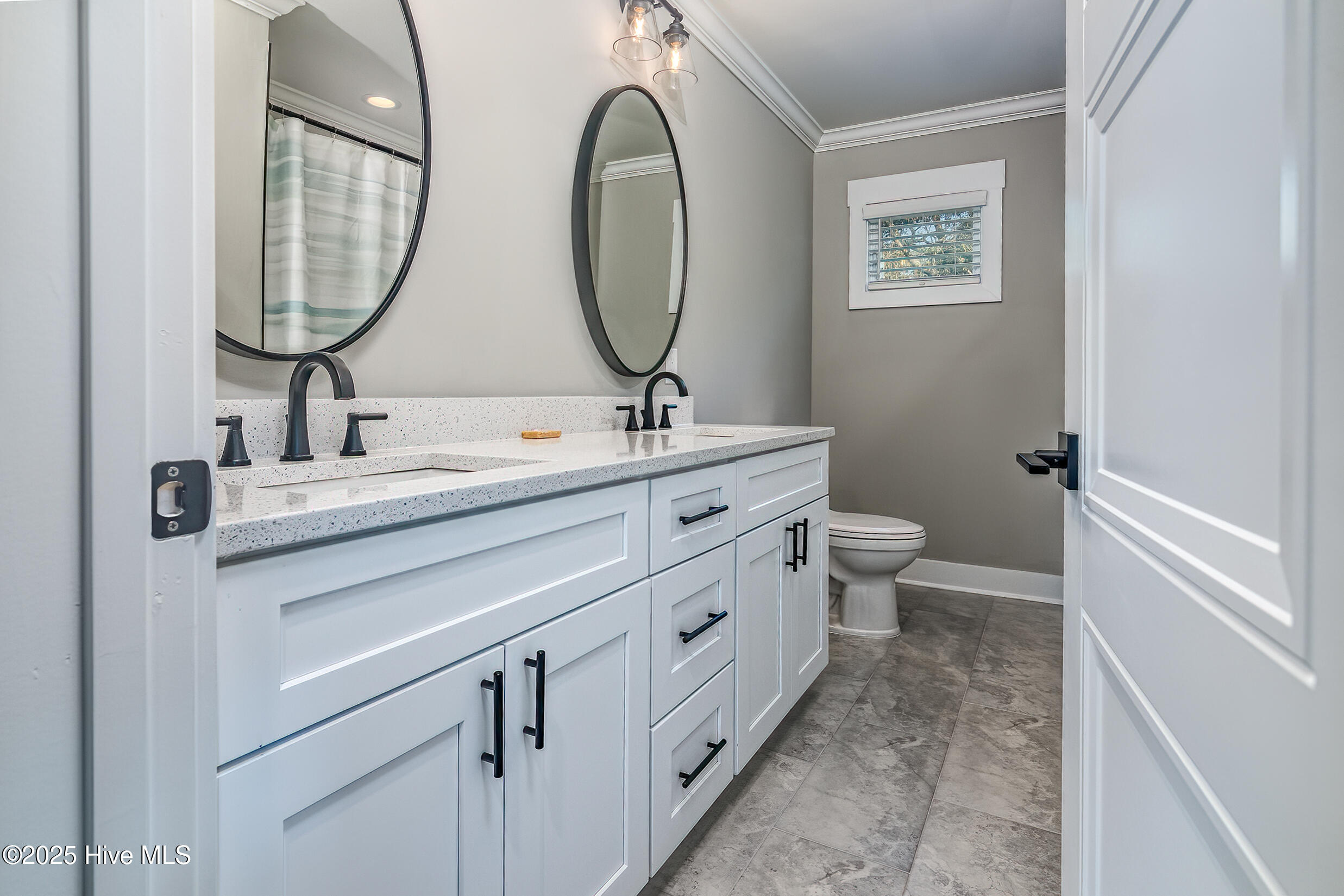 100543334 | Photo 33