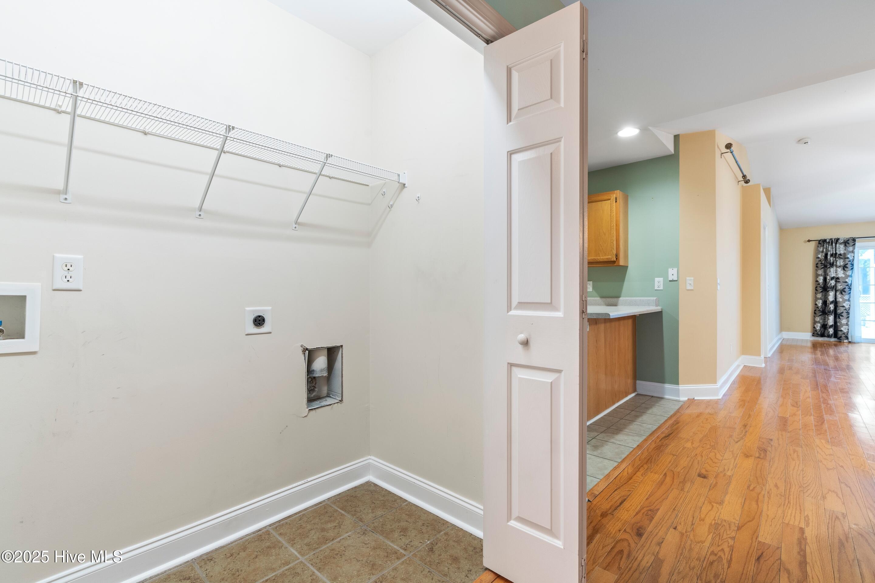 100522418 | Photo 11