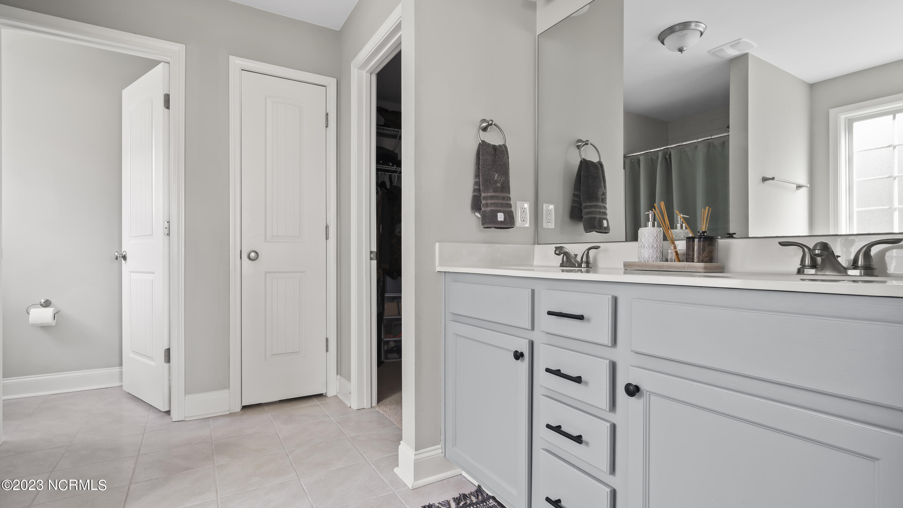 100563607 | Photo 27