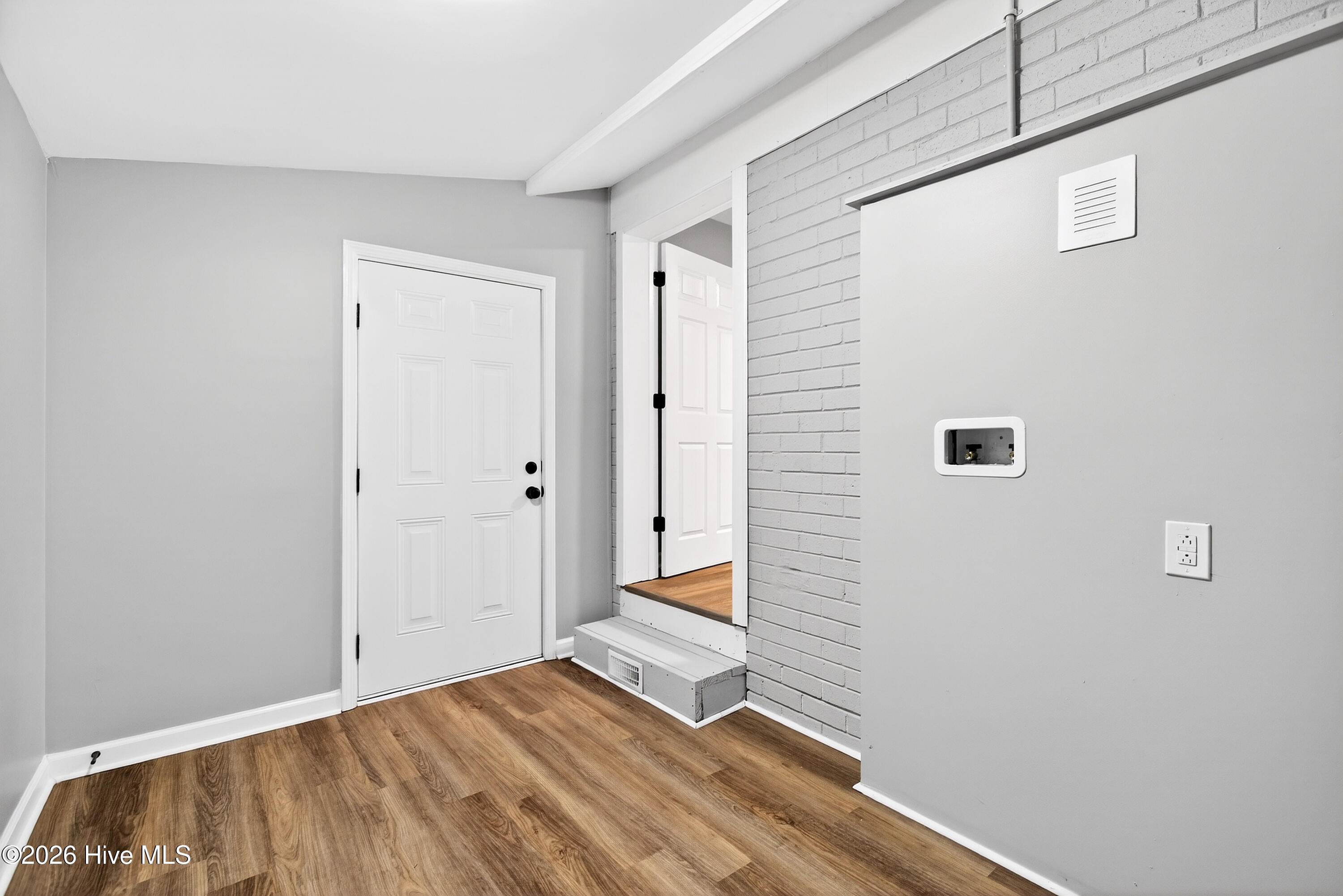 100551597 | Photo 34