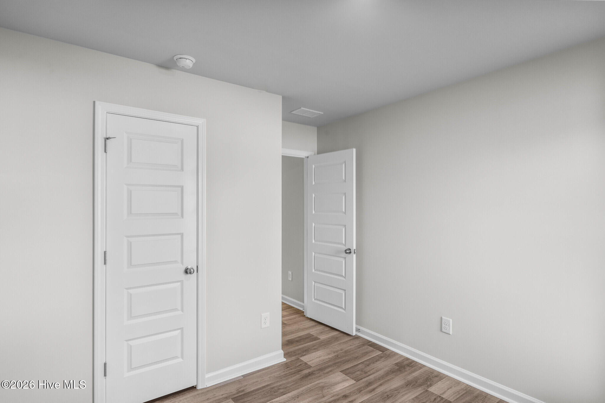 100568587 | Photo 12