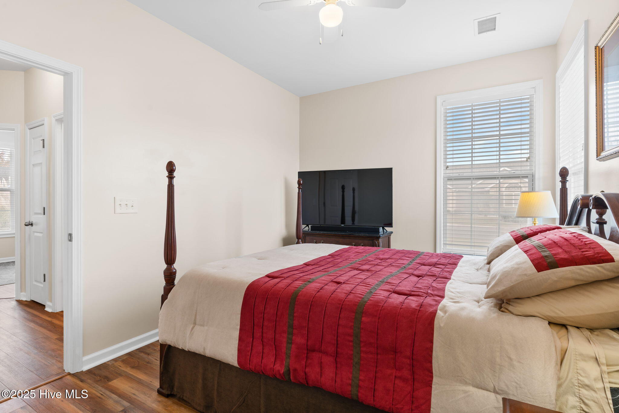 100540486 | Photo 31