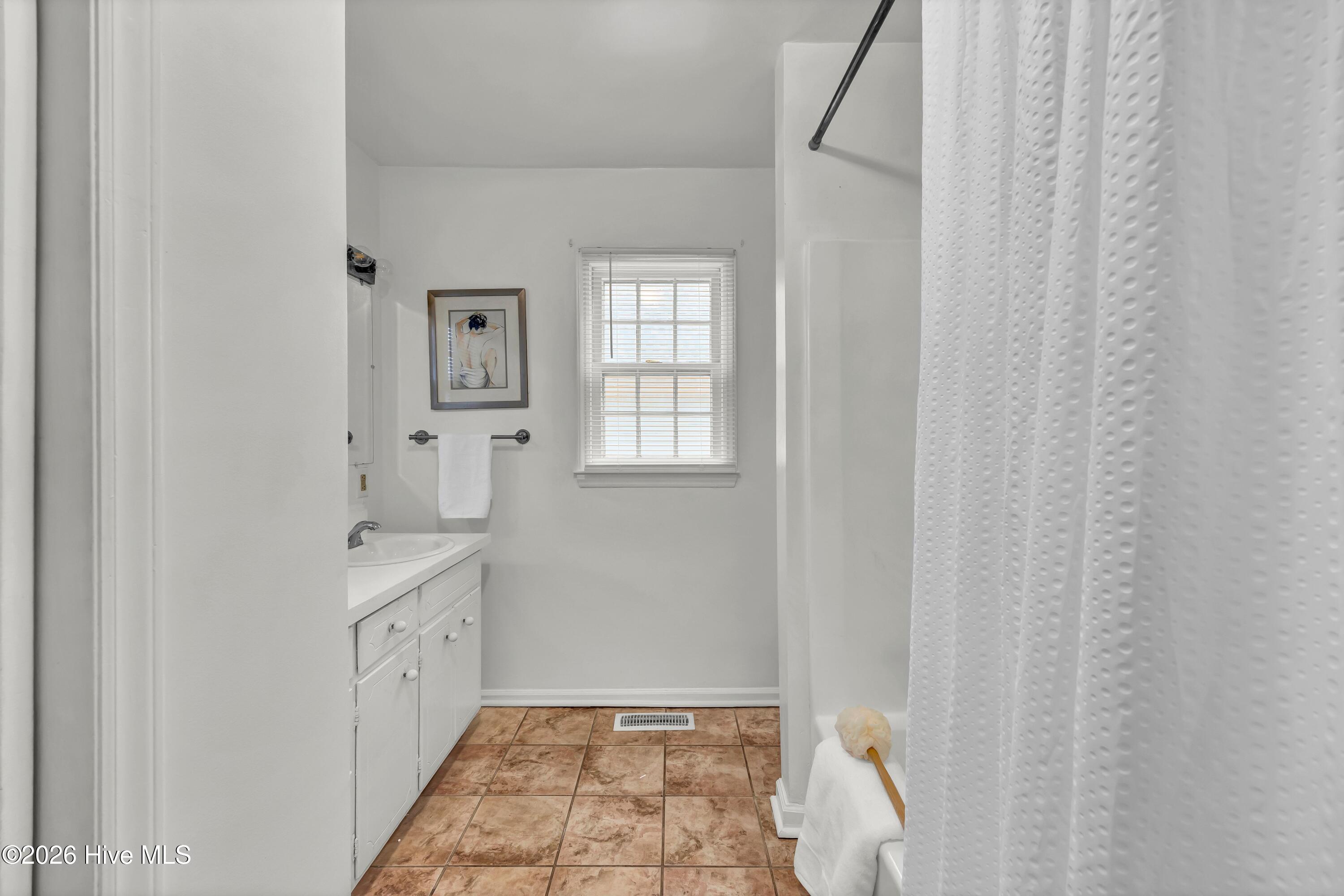 100554275 | Photo 16