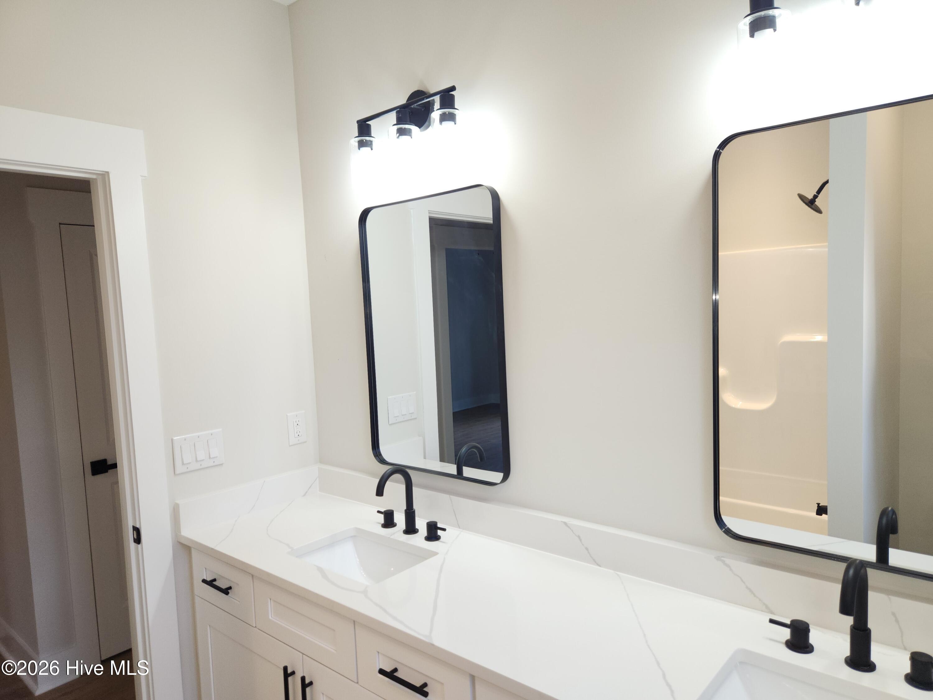 100566196 | Photo 42