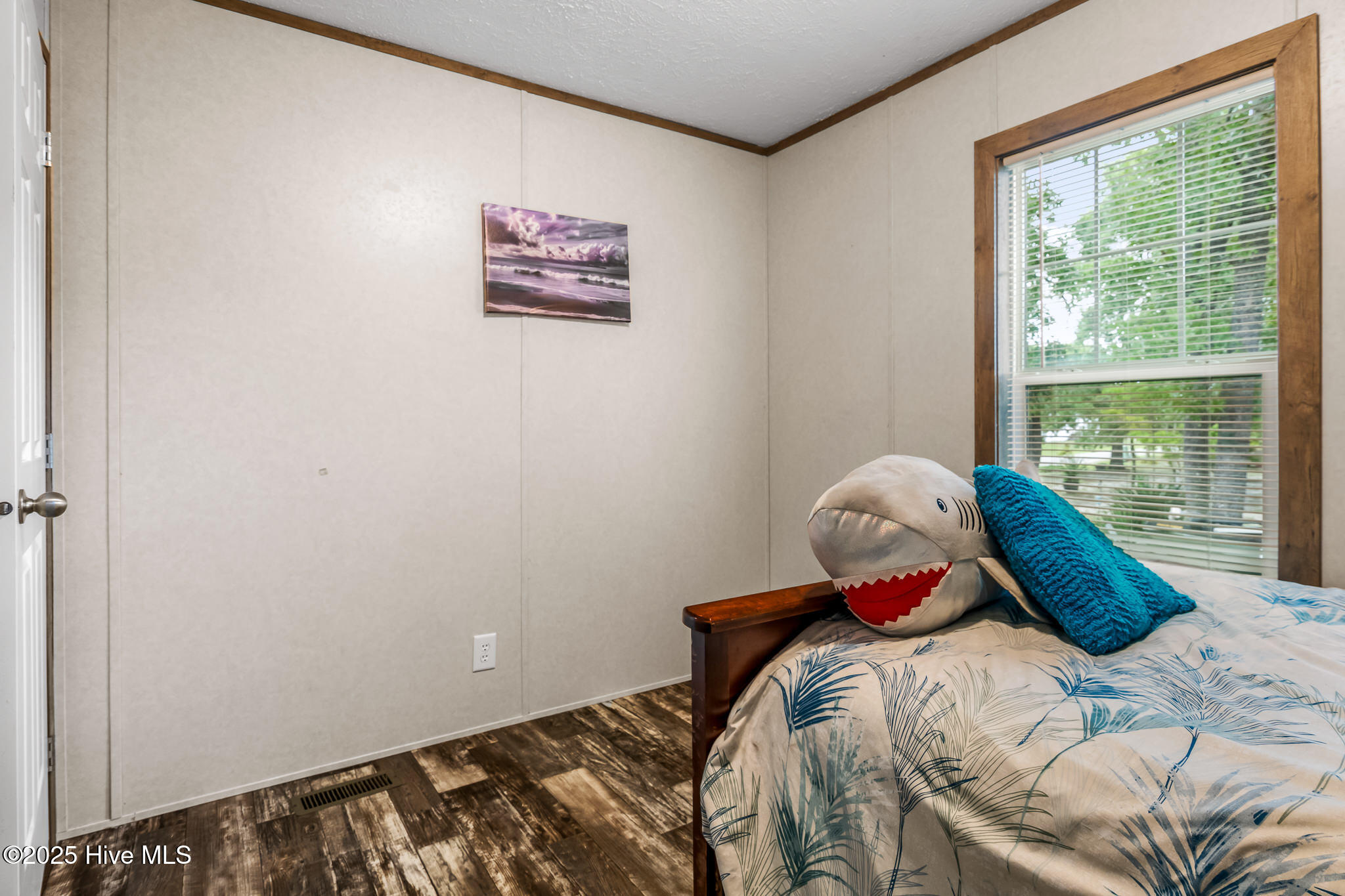 100524140 | Photo 27