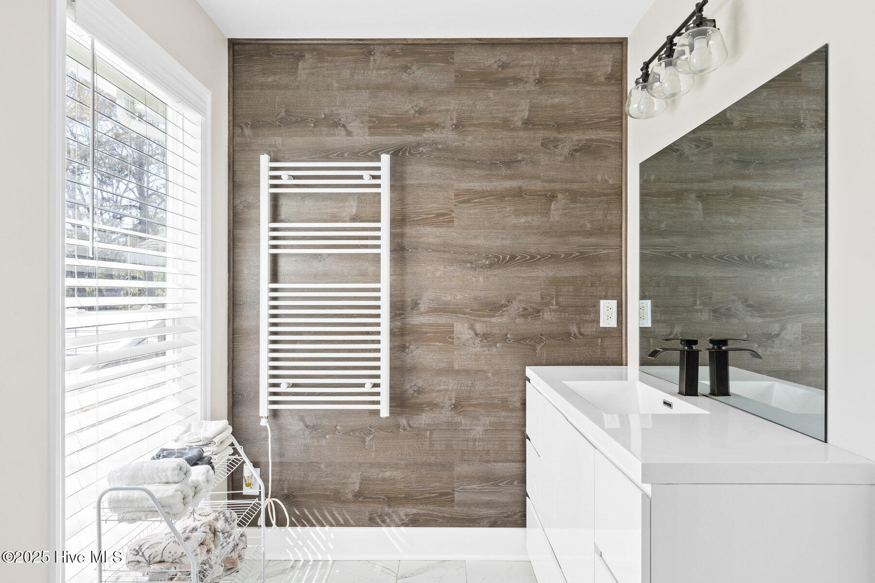 100497400 | Photo 21