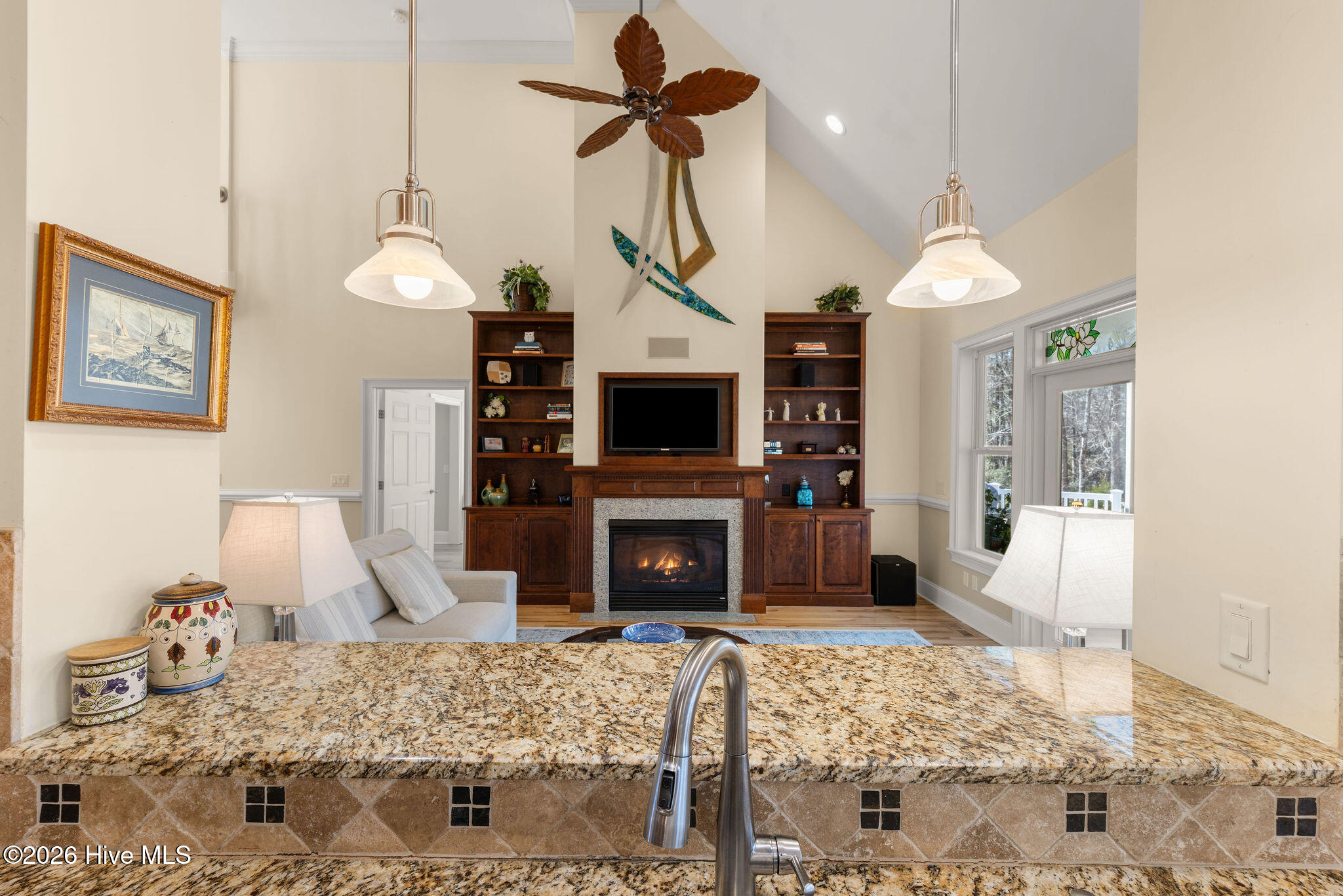 100557018 | Photo 24