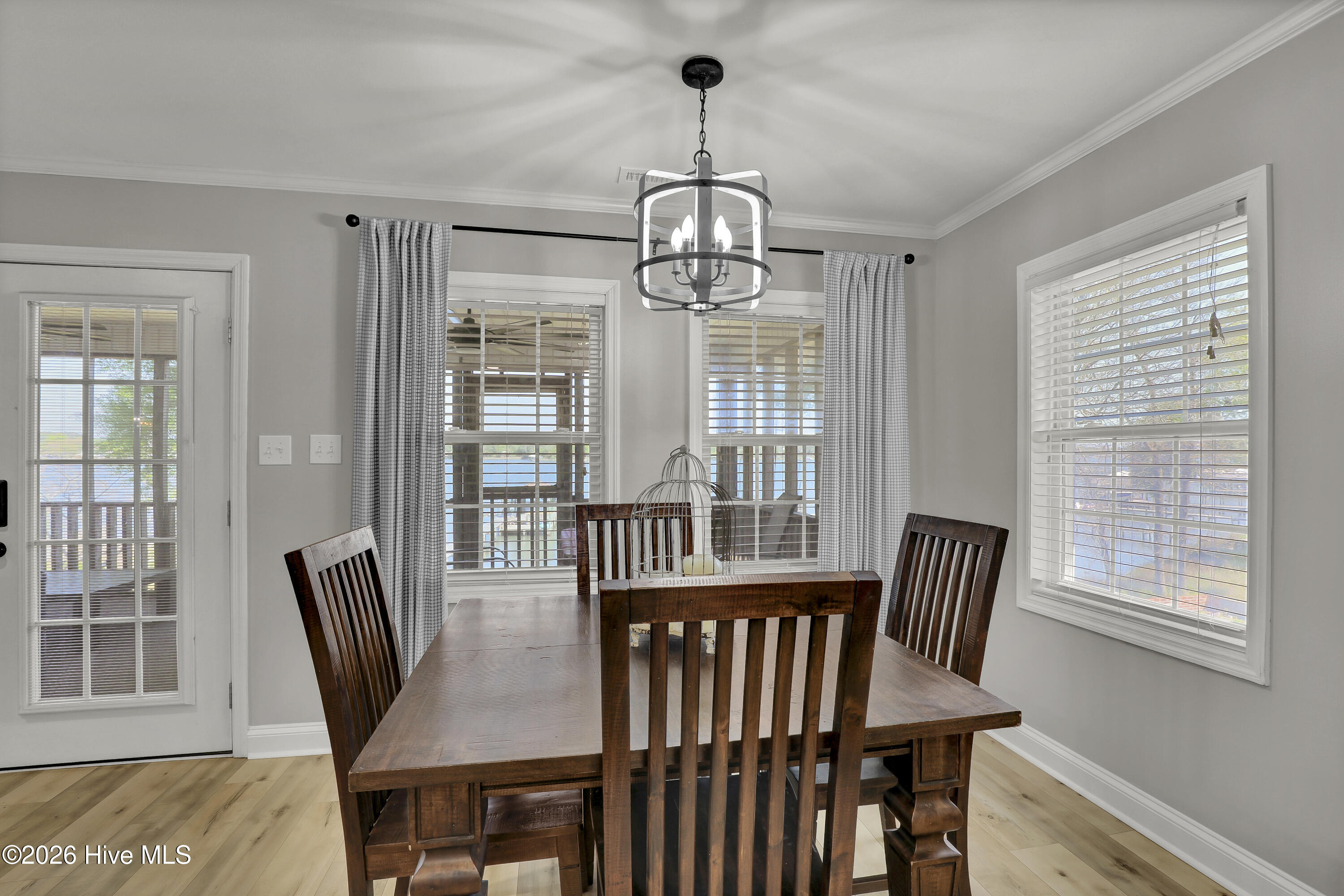 100566573 | Photo 15