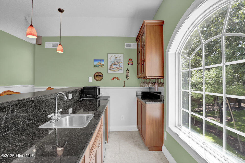 100513085 | Photo 40