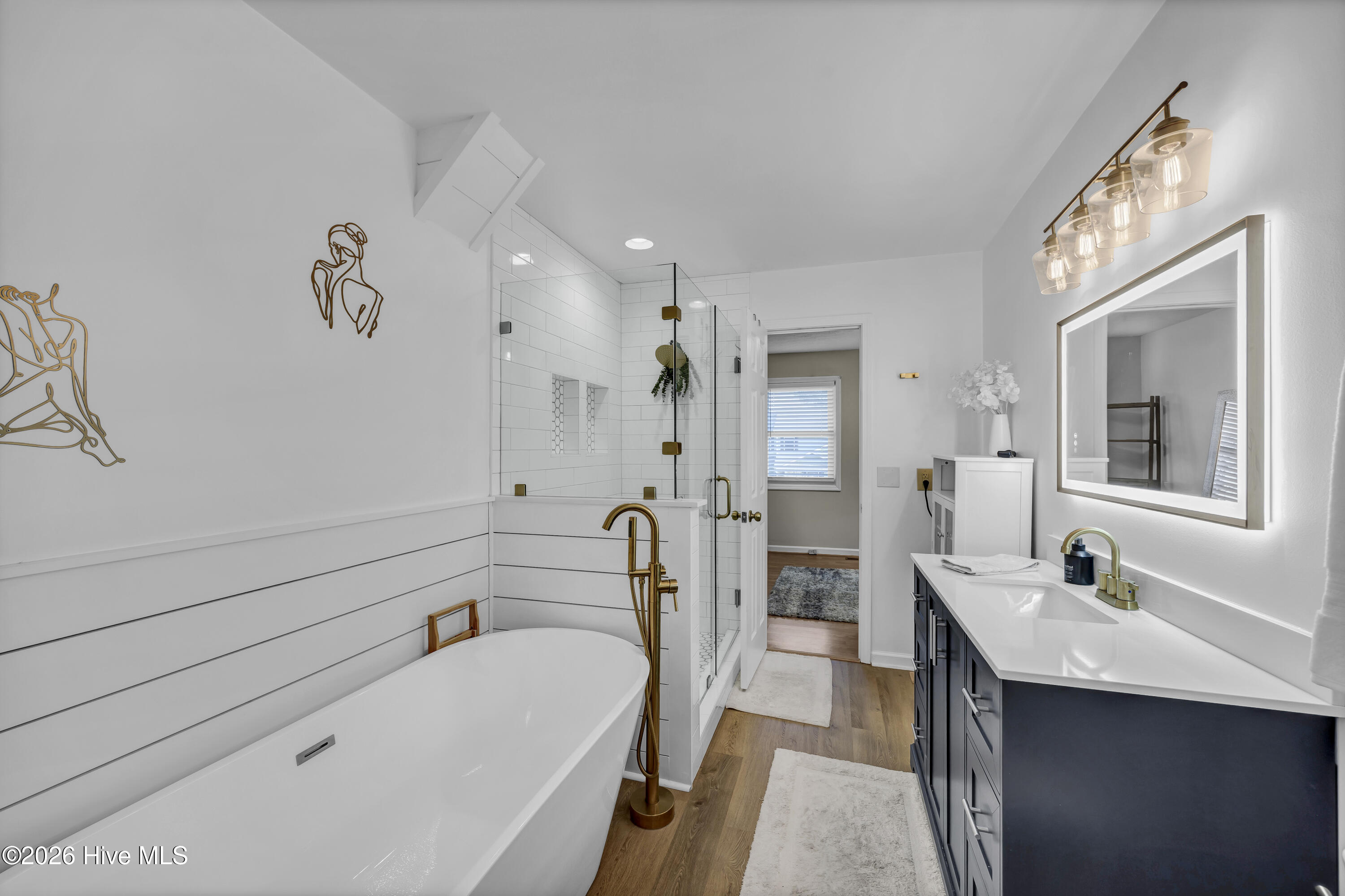 100550839 | Photo 31