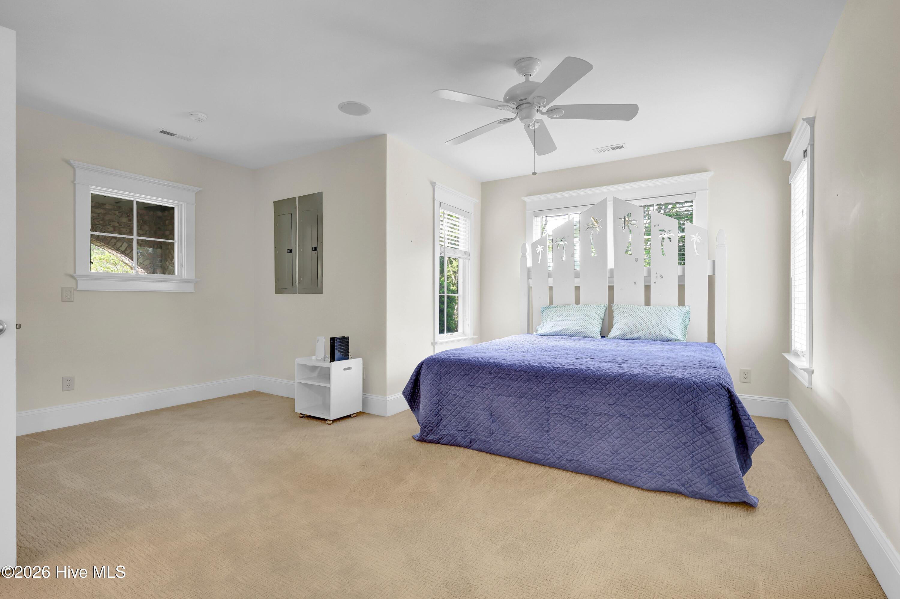 100569484 | Photo 69