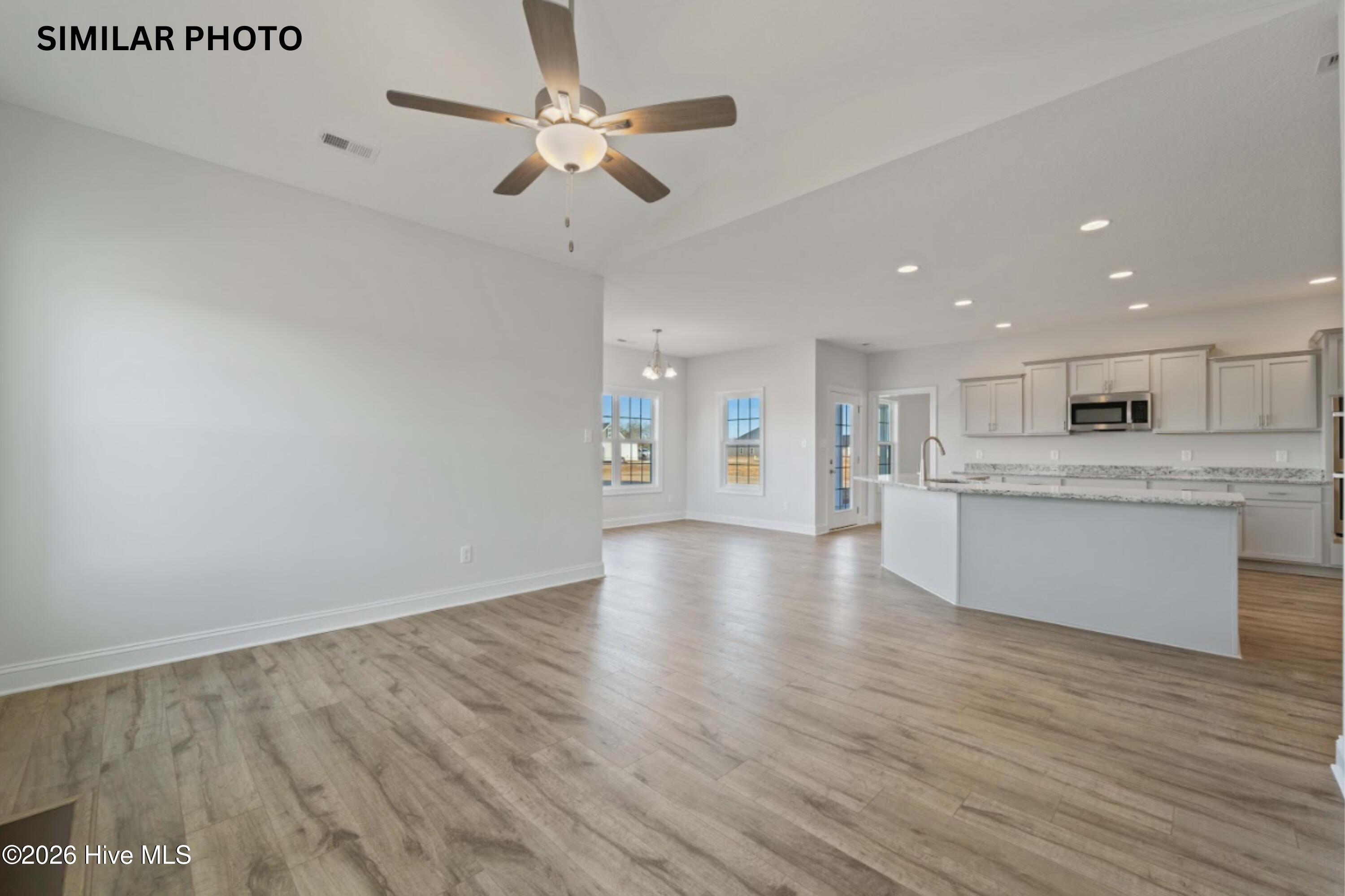 100562018 | Photo 14