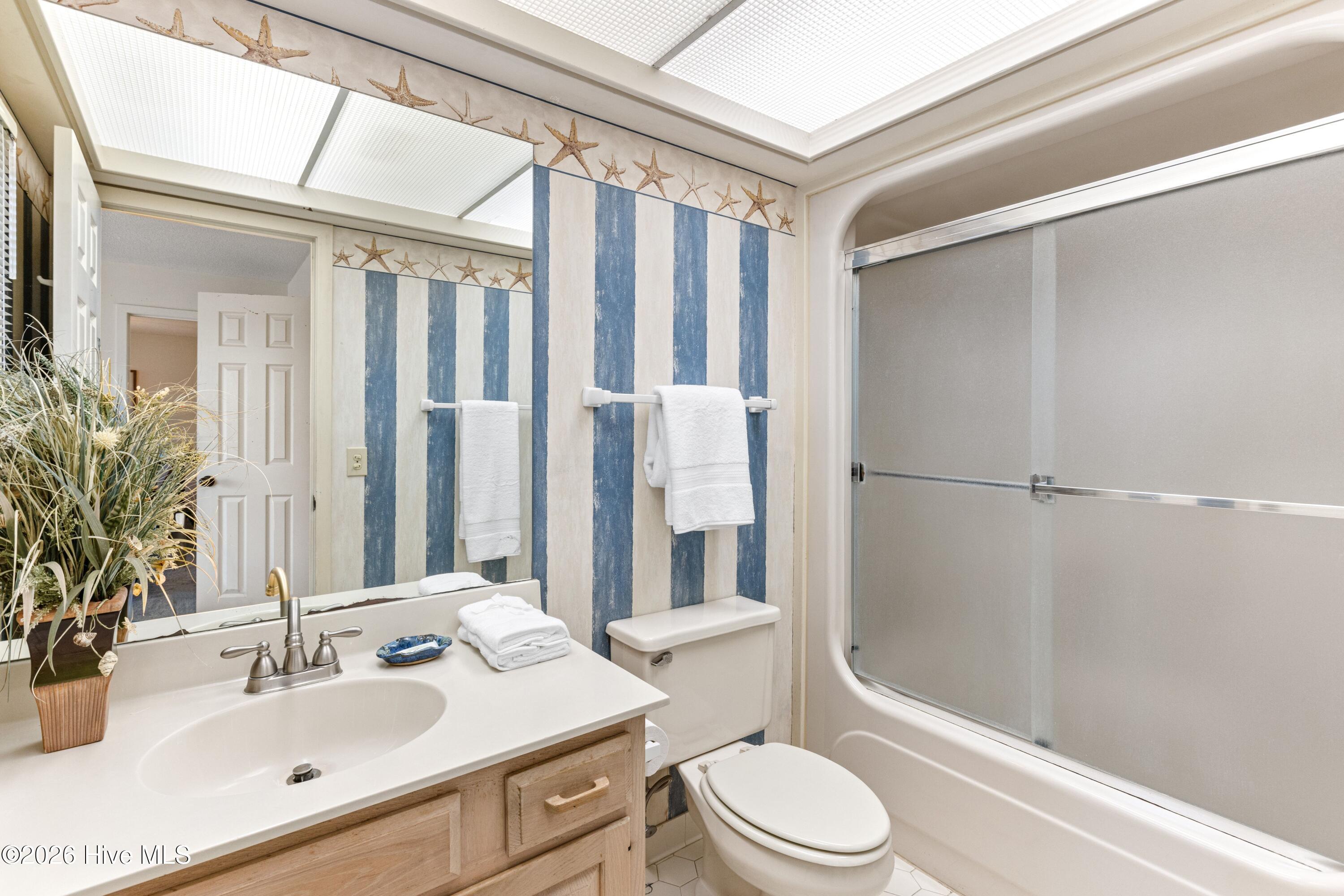 100549677 | Photo 28