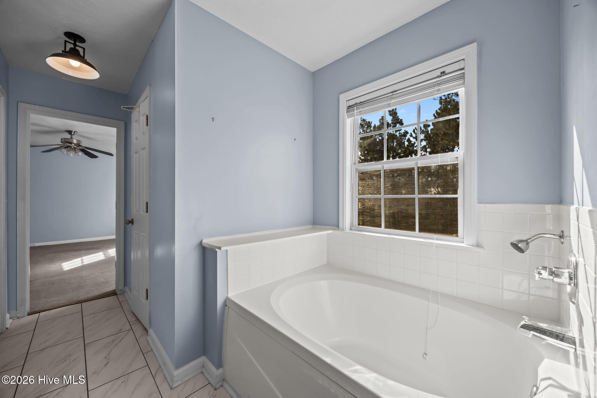 100549557 | Photo 28