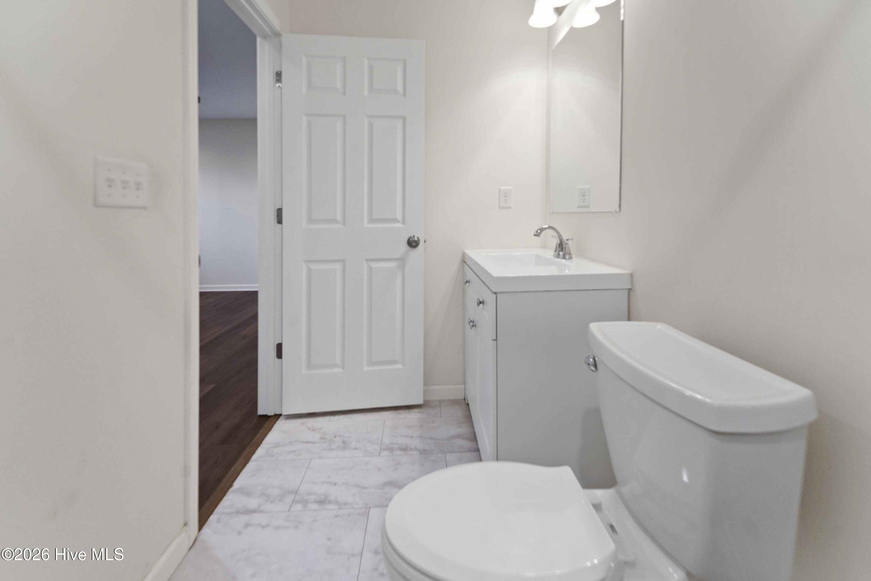 100548487 | Photo 35