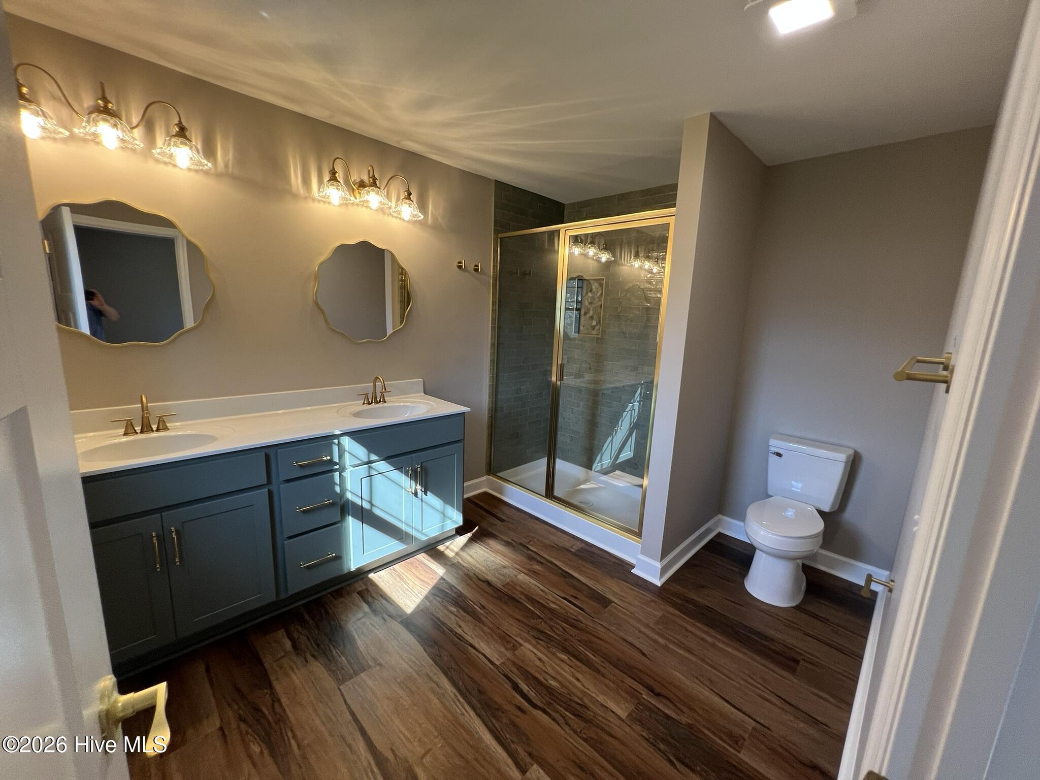 100569218 | Photo 17