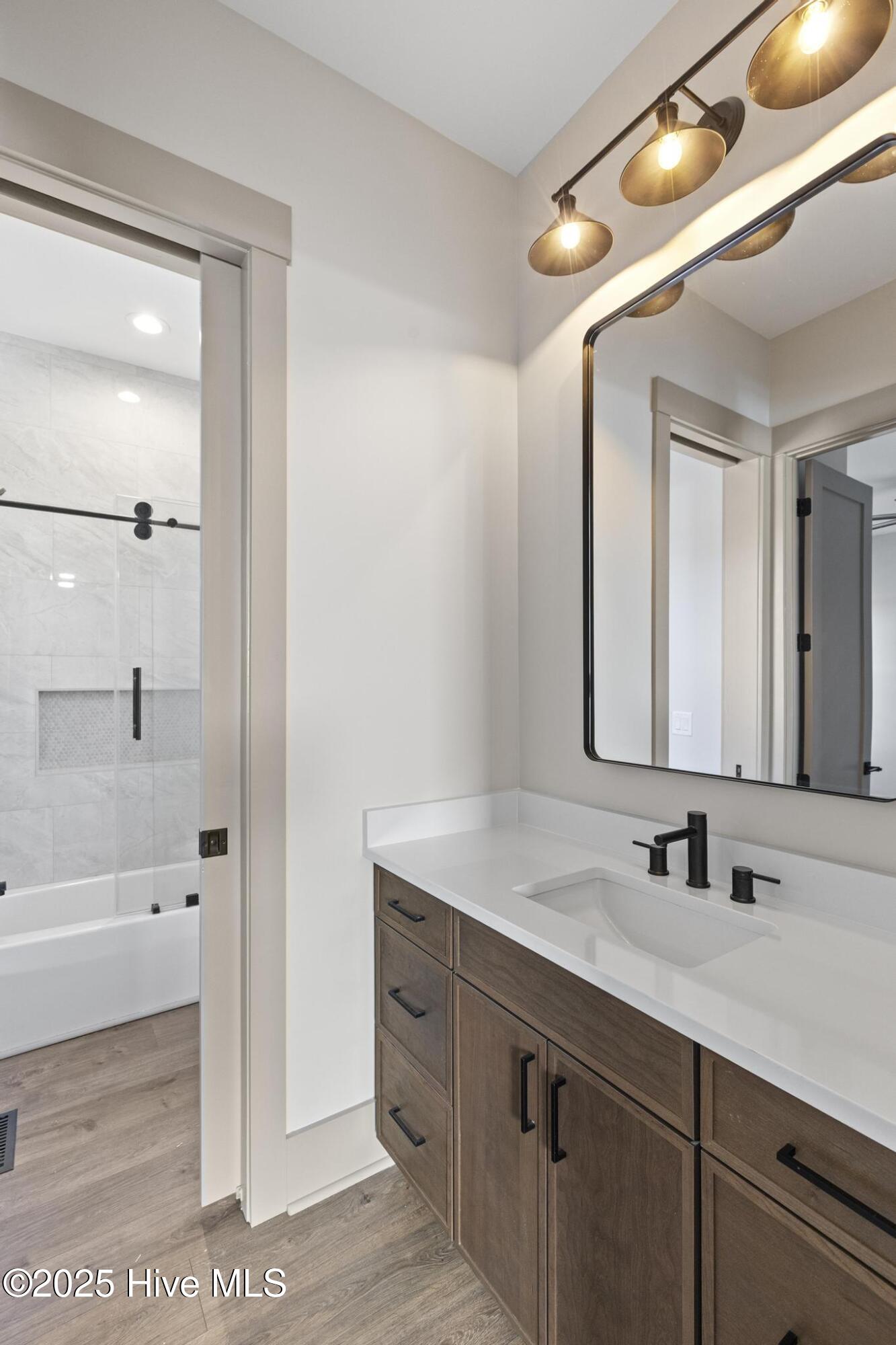 100517946 | Photo 39