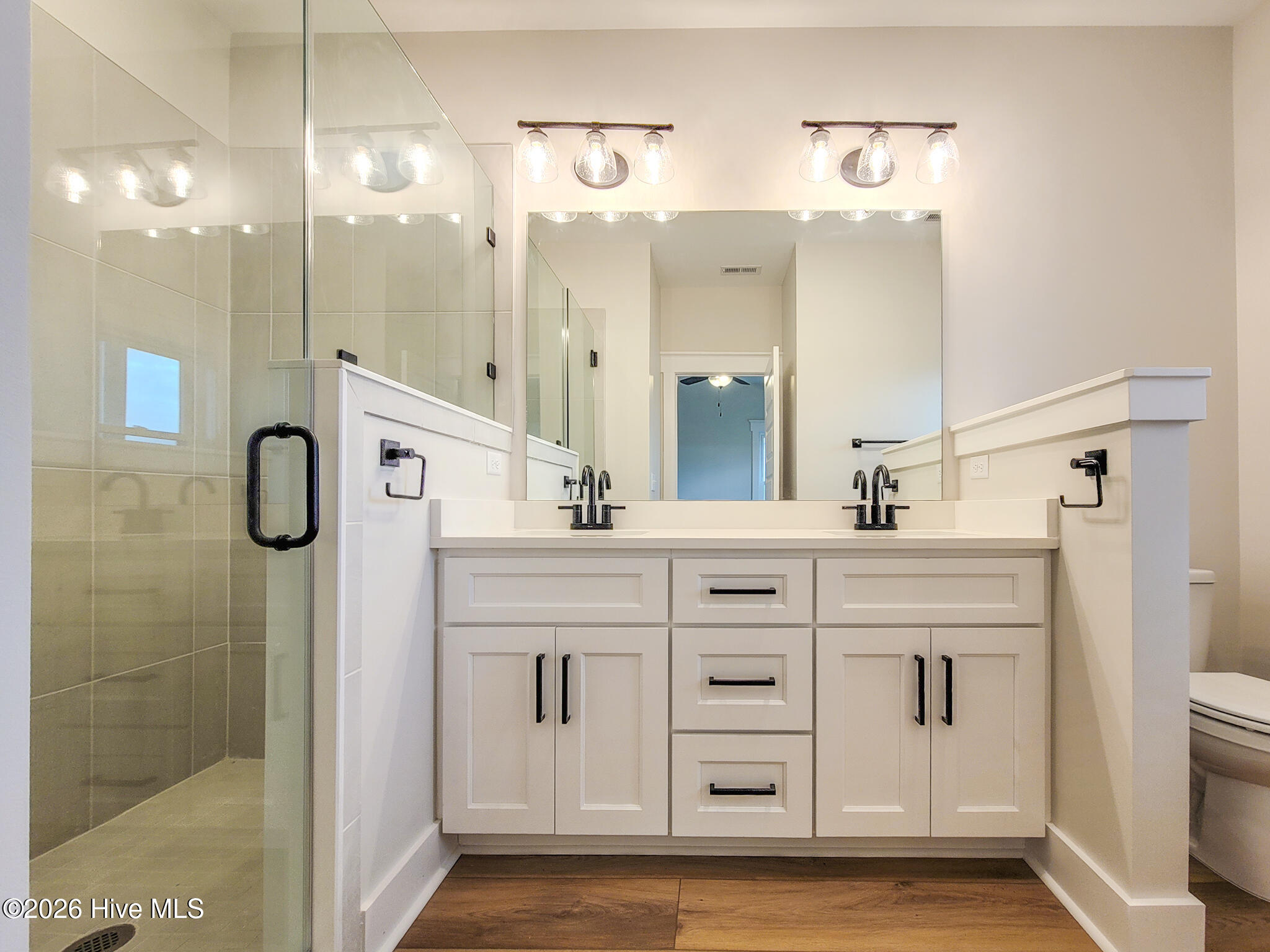 100553642 | Photo 45