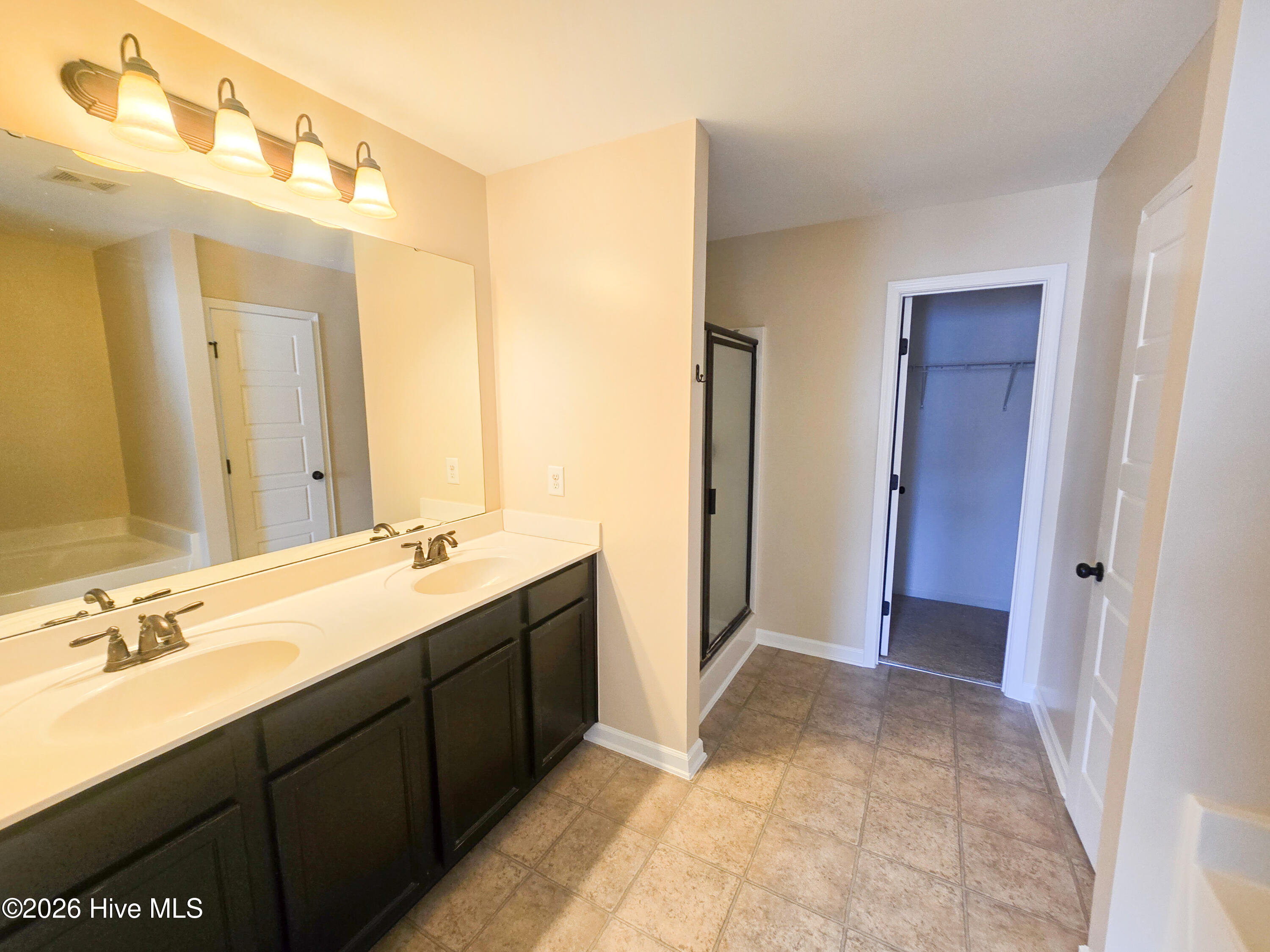 100557279 | Photo 13