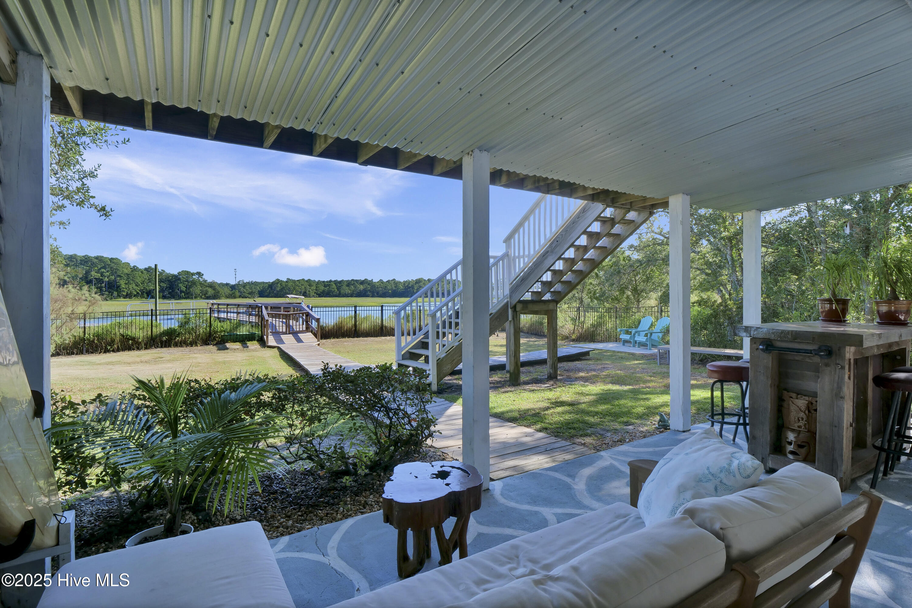 100540889 | Photo 35