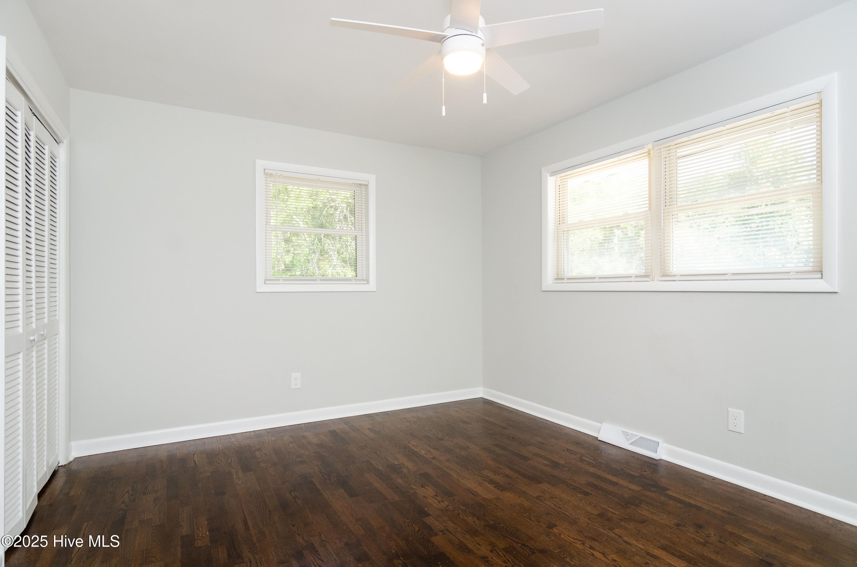 100537439 | Photo 16