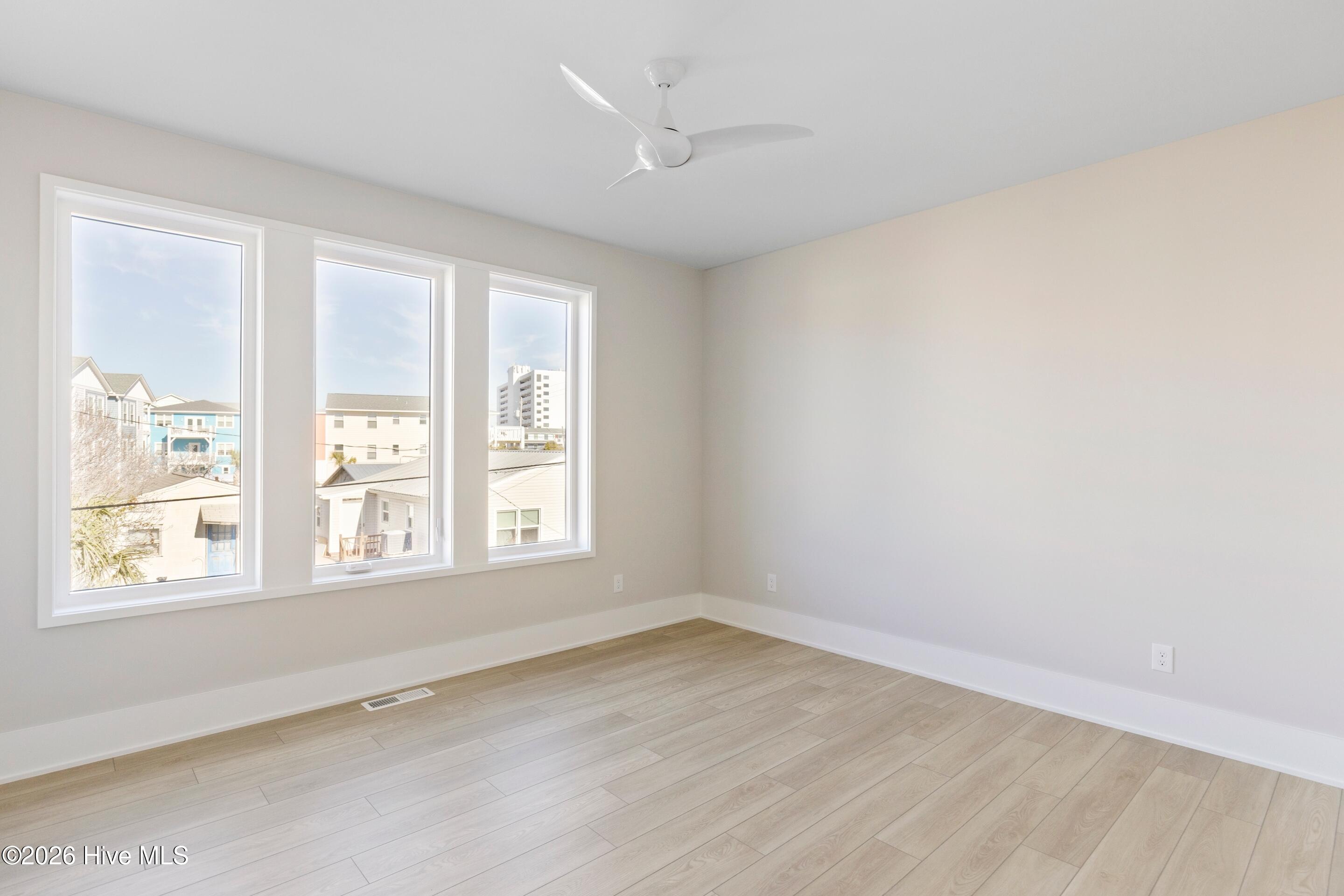 100545146 | Photo 36