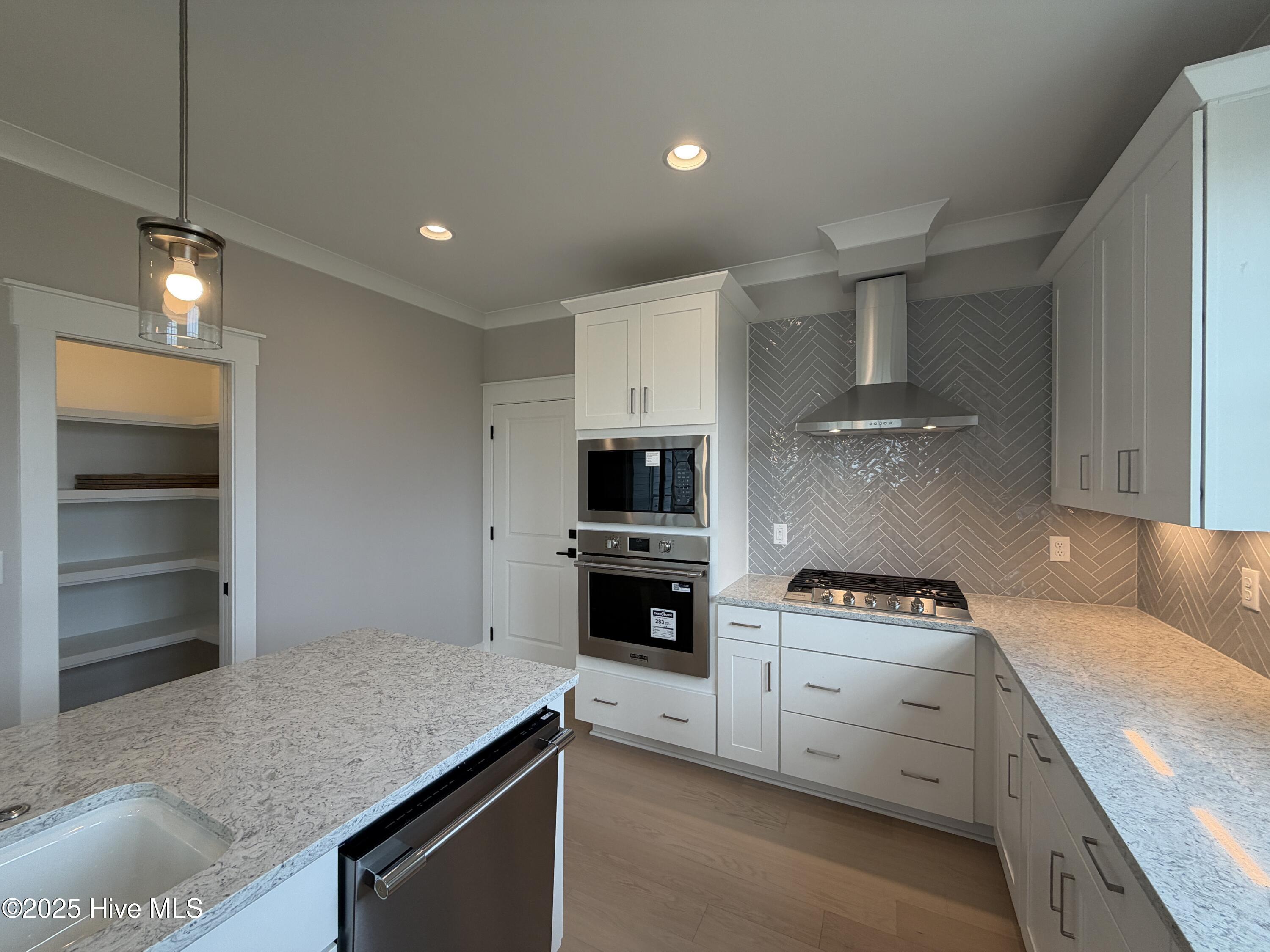 100531955 | Photo 18