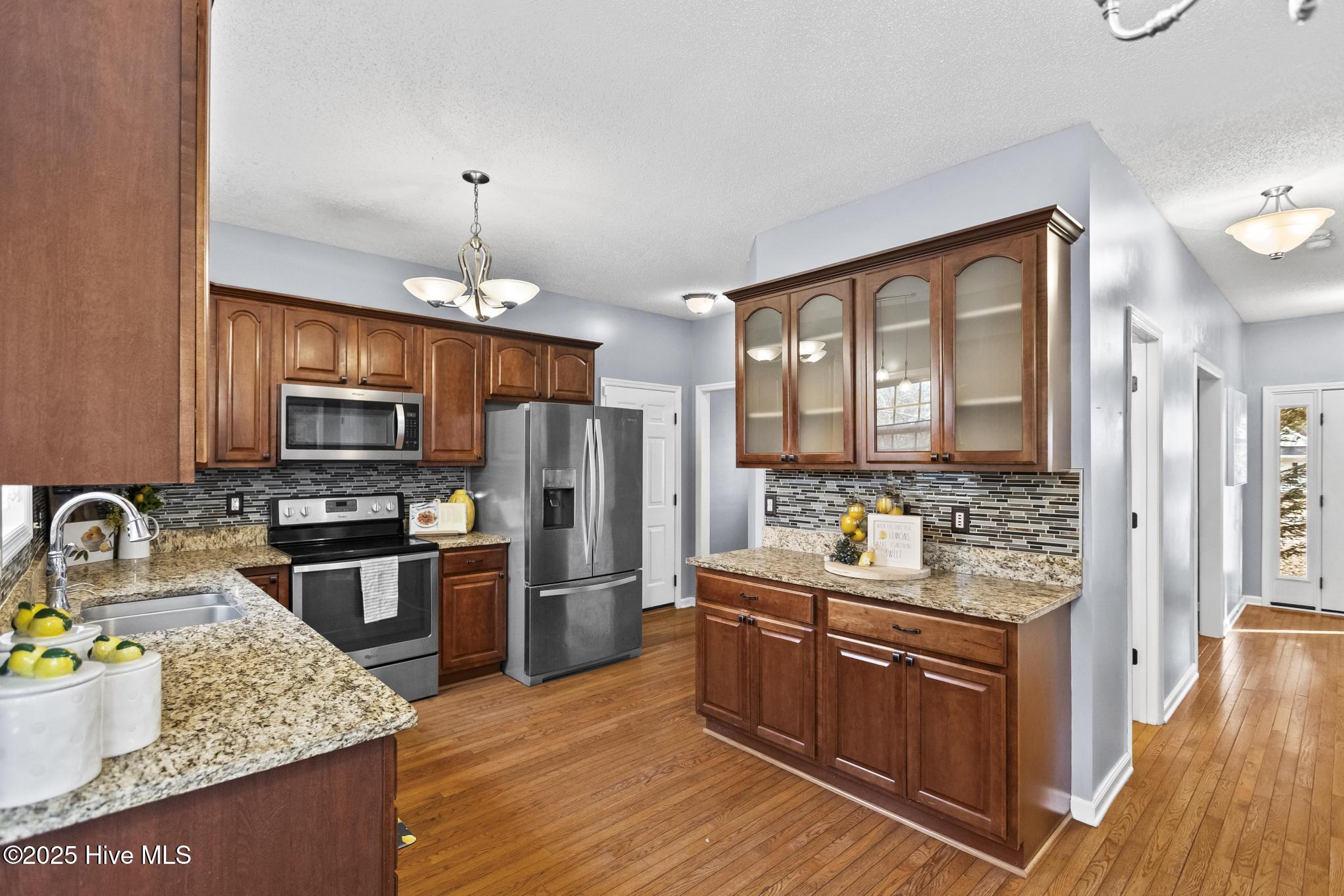 100546183 | Photo 24