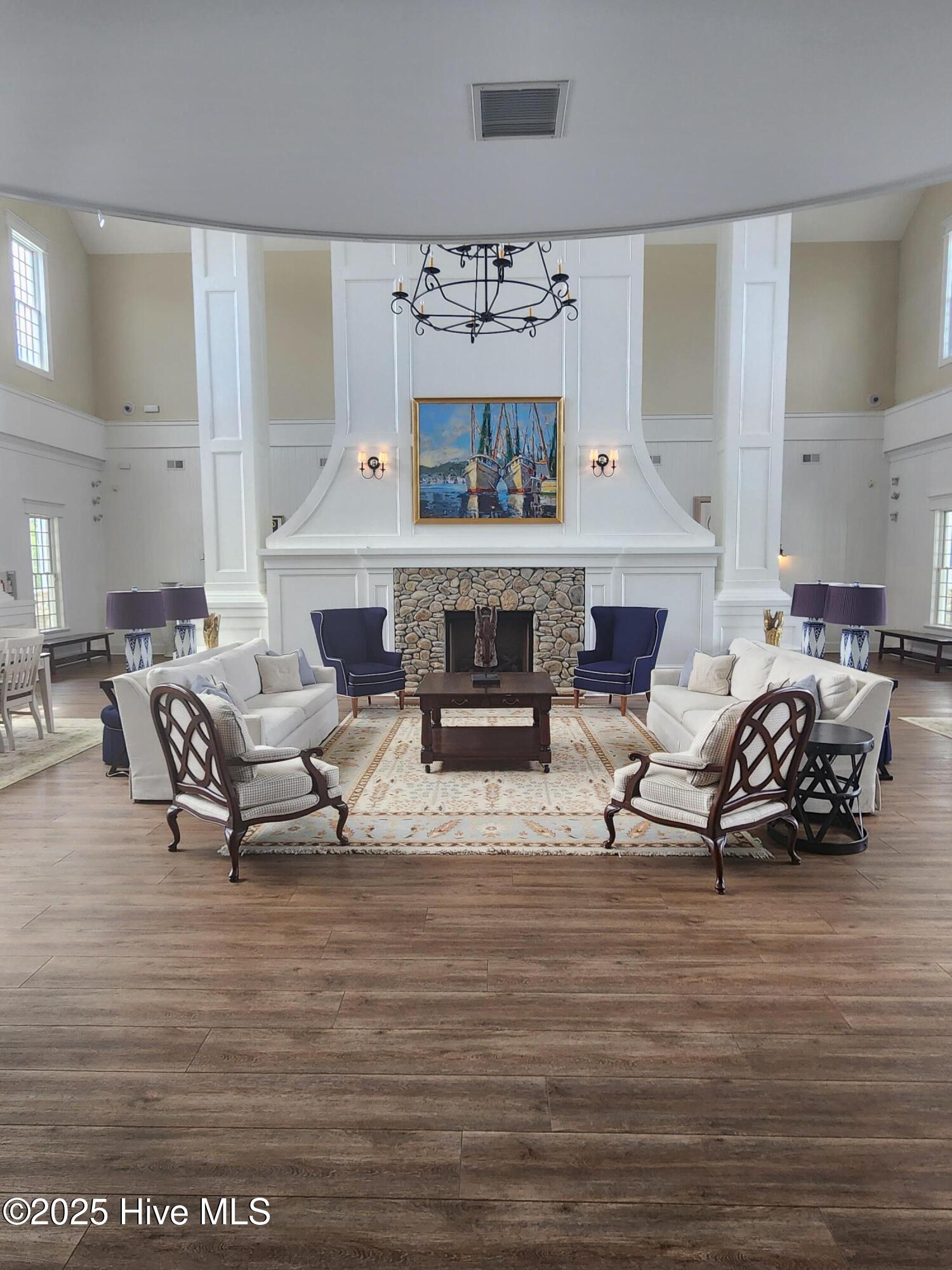 100530509 | Photo 19