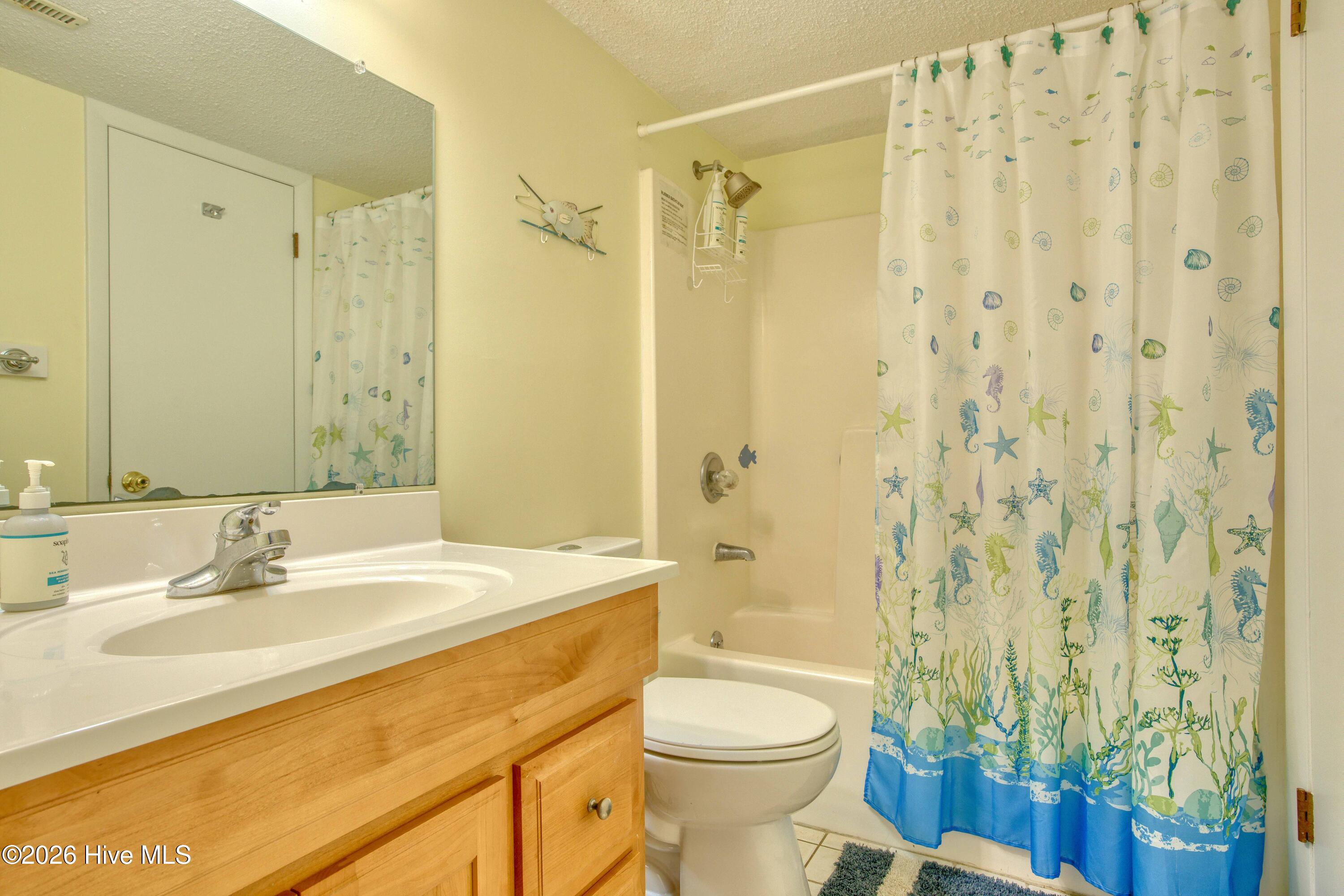 100560389 | Photo 25