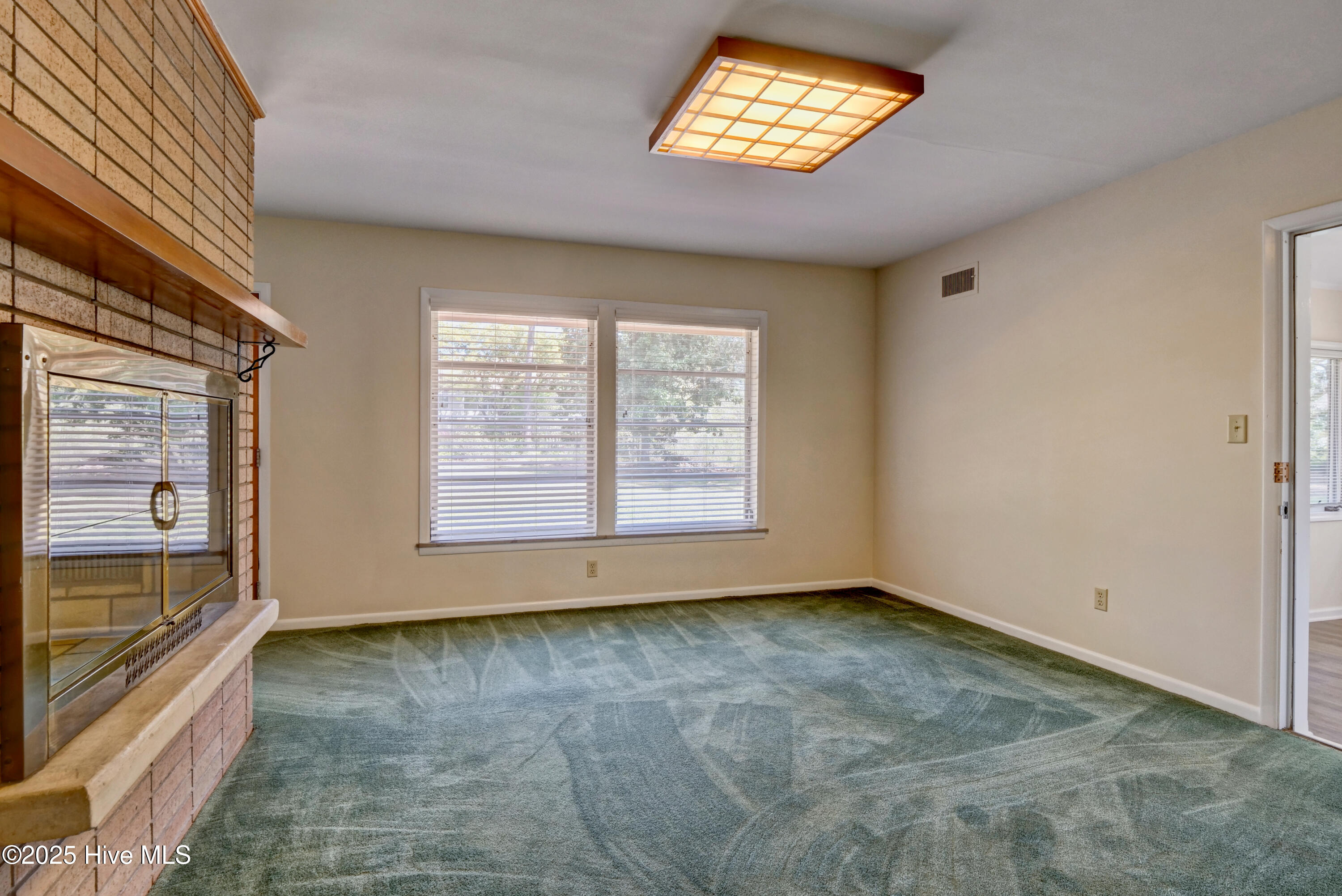 100536317 | Photo 12