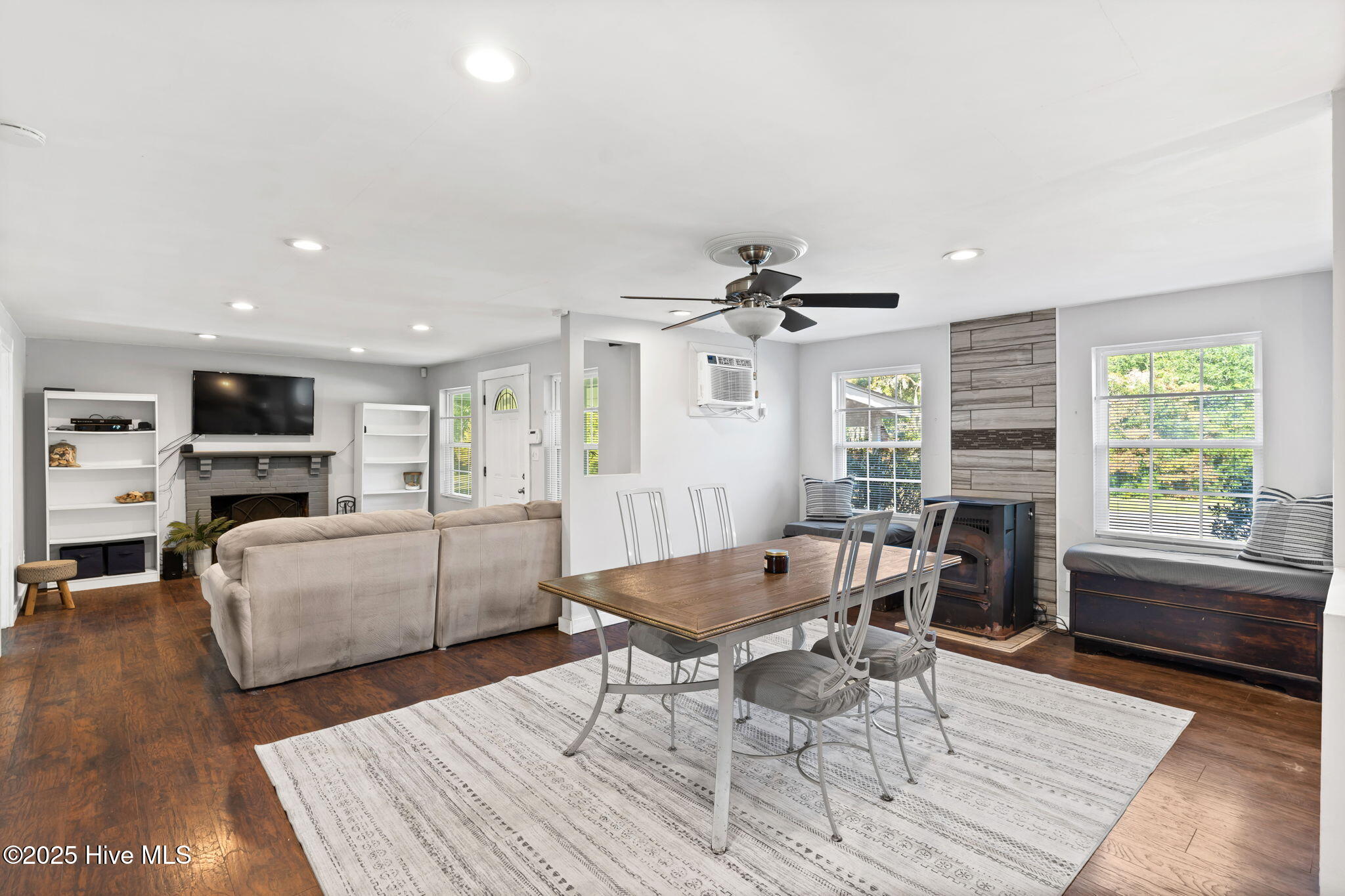 100538220 | Photo 16