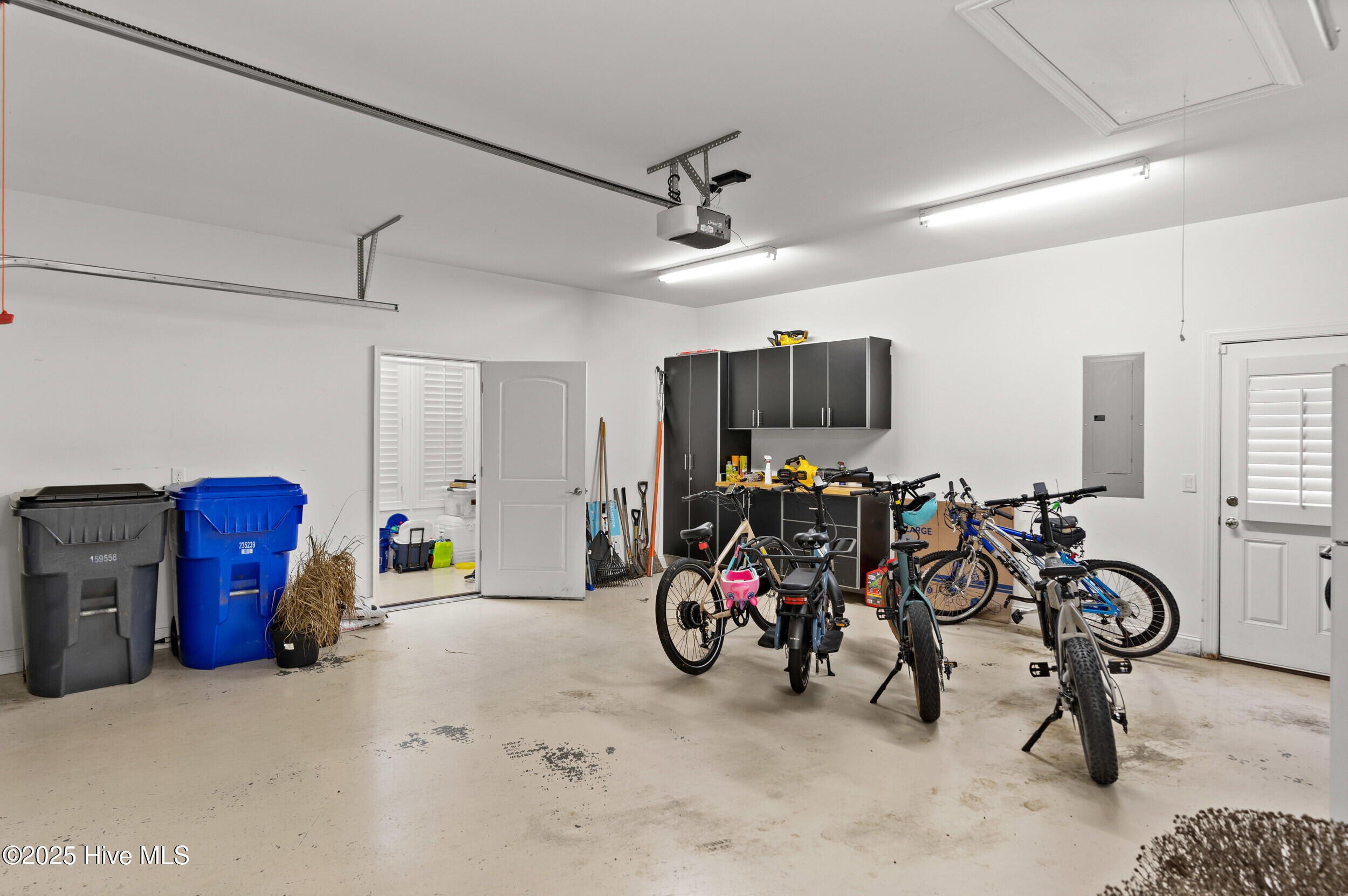 100543015 | Photo 33