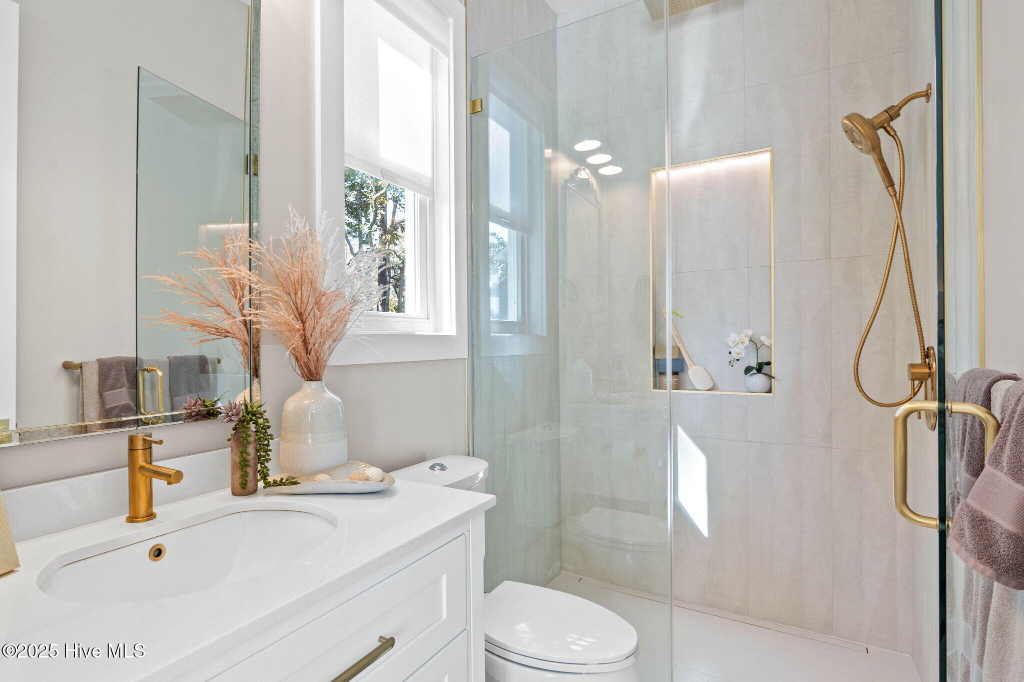 100516902 | Photo 64