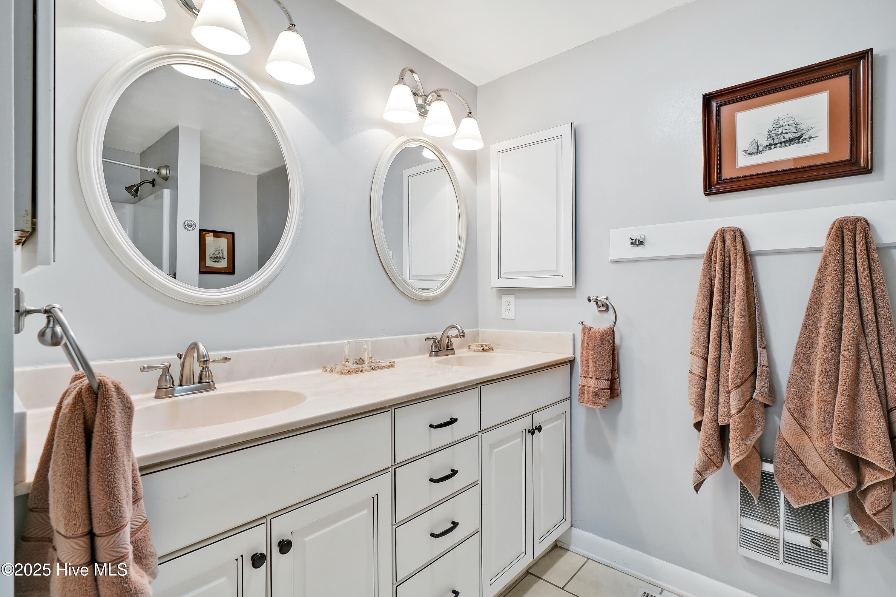 100570549 | Photo 30