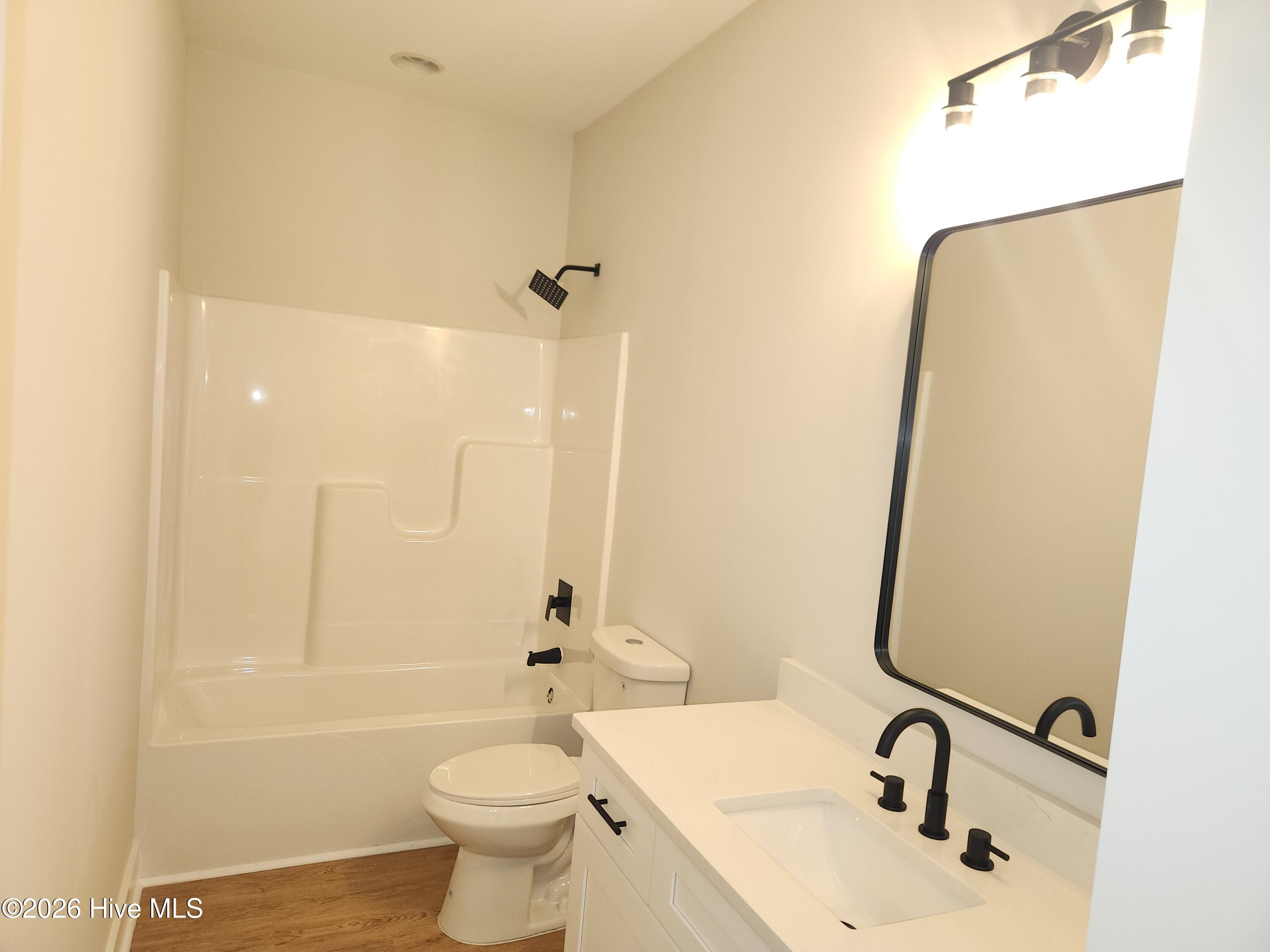 100567730 | Photo 25