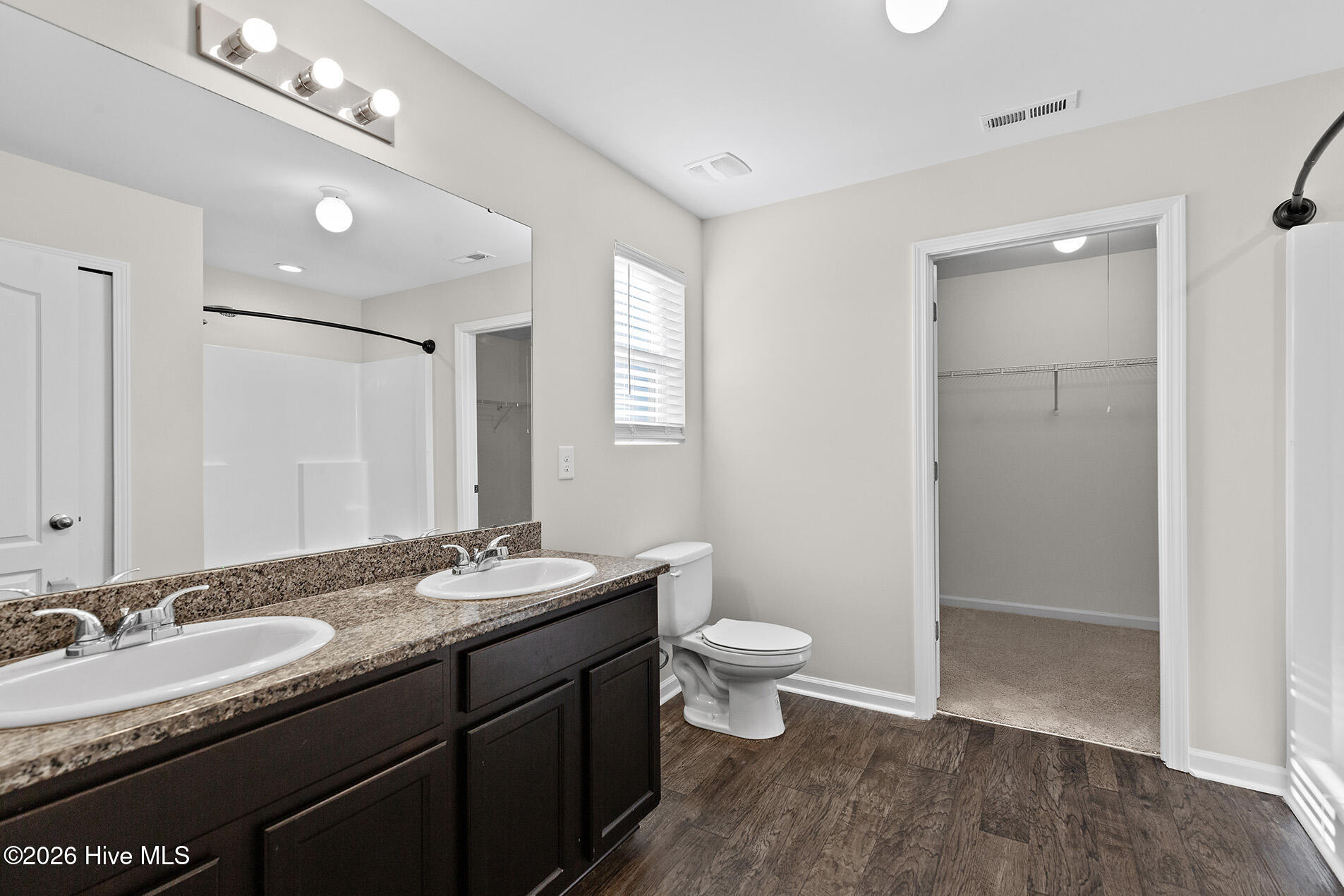 100547930 | Photo 20